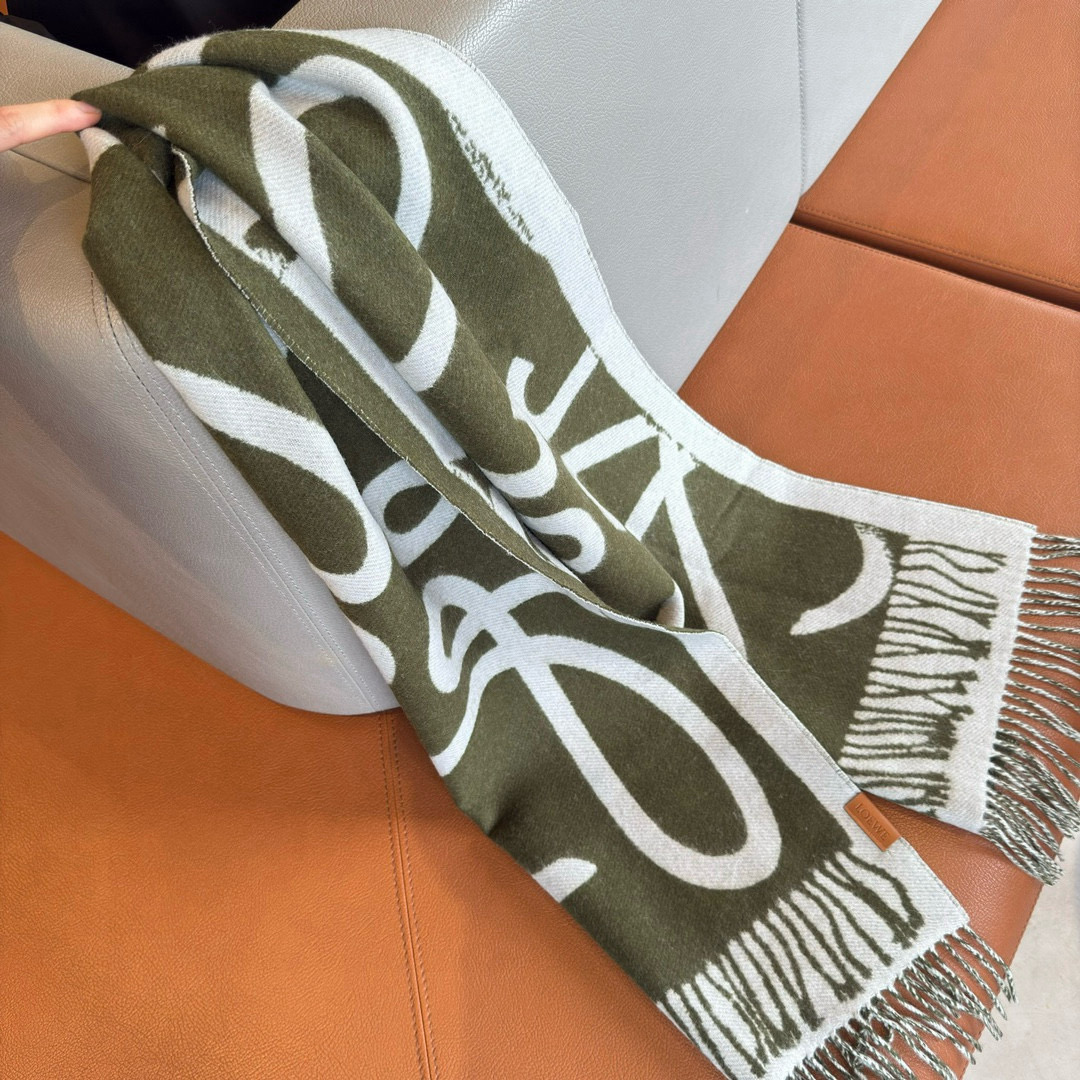 🆕Loewe新品❗️罗意威很幸運拿到這個品牌的東西，真的不多見，很少在國內做訂單，款式真的少的可怜❗️❗