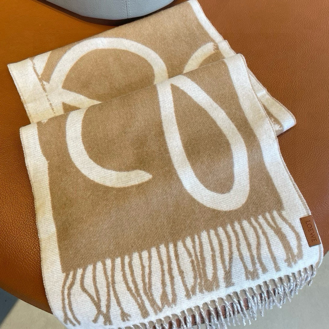 🆕Loewe新品❗️罗意威很幸運拿到這個品牌的東西，真的不多見，很少在國內做訂單，款式真的少的可怜❗️❗