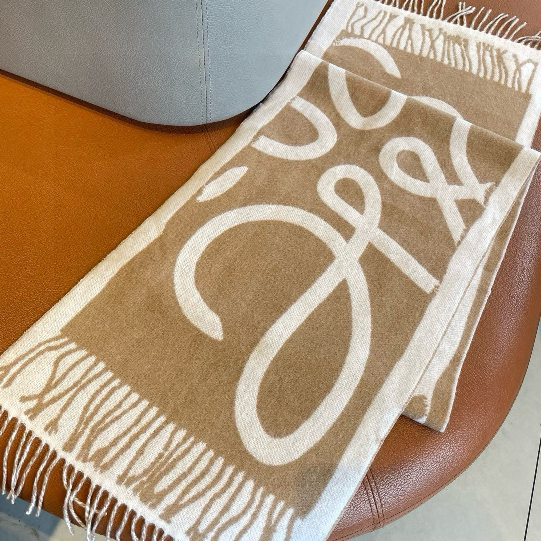 🆕Loewe新品❗️罗意威很幸運拿到這個品牌的東西，真的不多見，很少在國內做訂單，款式真的少的可怜❗️❗