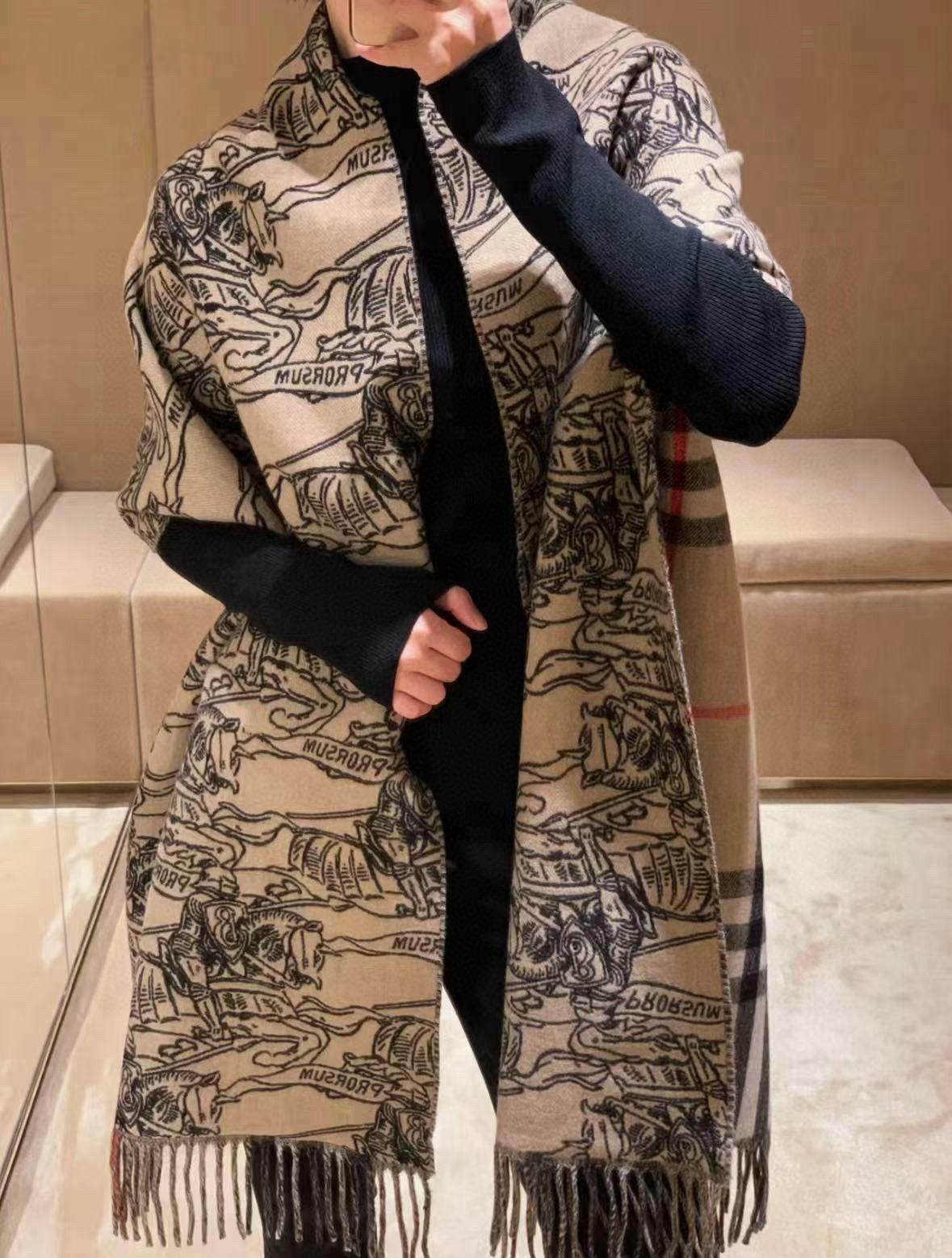 🆕高端芯片版⚠️Bur马术骑士双面披肩，各种好看，被誉为Burberry今年最美的款，最经典的提花马术战