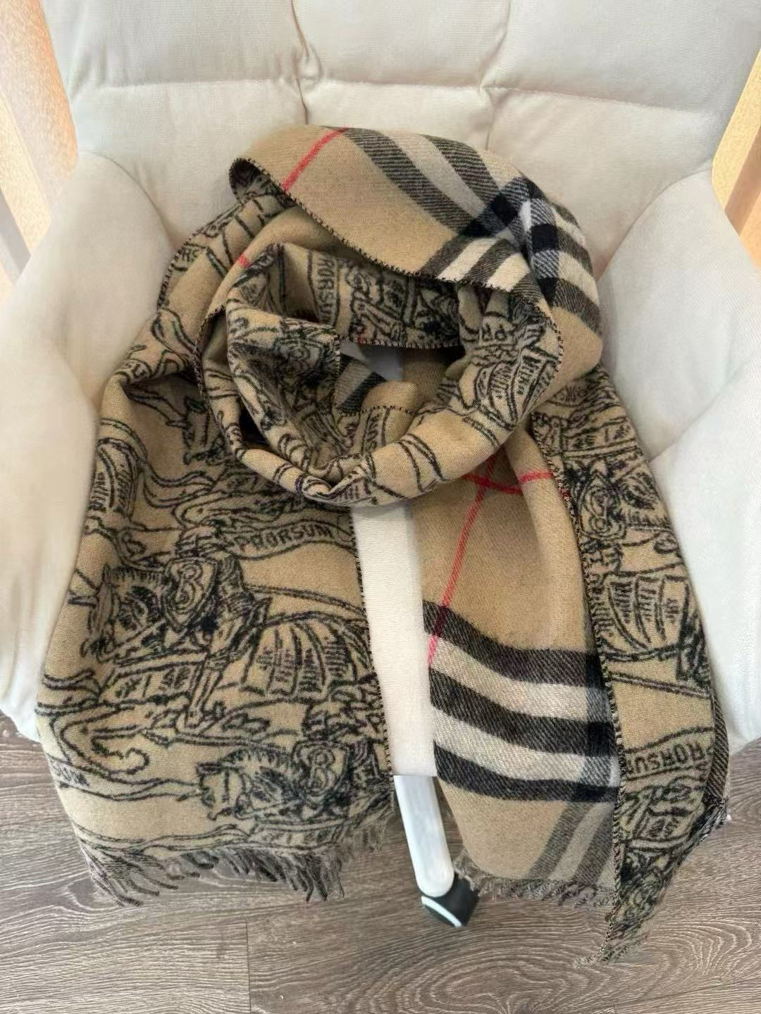 🆕高端芯片版⚠️Bur马术骑士双面披肩，各种好看，被誉为Burberry今年最美的款，最经典的提花马术战