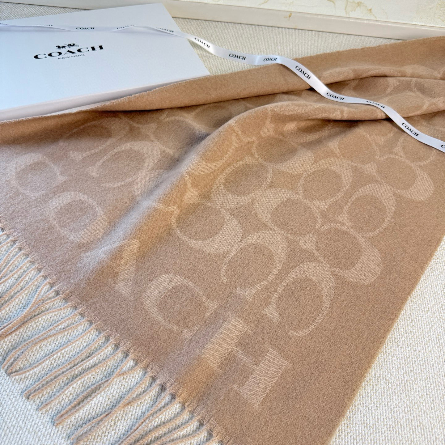 🆕【COCAH · 蔻驰经典标志大尺寸围巾】专柜都在抢货的节奏❗️【高端原版尾单全套辅料齐全】Coach