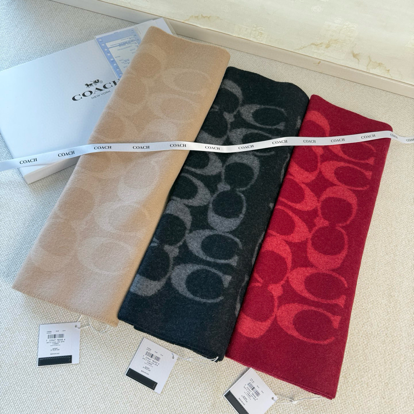 🆕【COCAH · 蔻驰经典标志大尺寸围巾】专柜都在抢货的节奏❗️【高端原版尾单全套辅料齐全】Coach