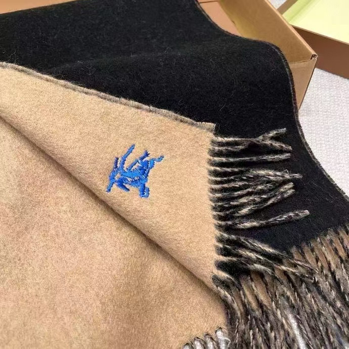 🆕𝐁𝐔𝐑𝐁𝐄𝐑𝐑𝐘 • 【双面素色刺绣长巾】官网同步上新❗️Size：168x30cm 100%绵羊毛慵