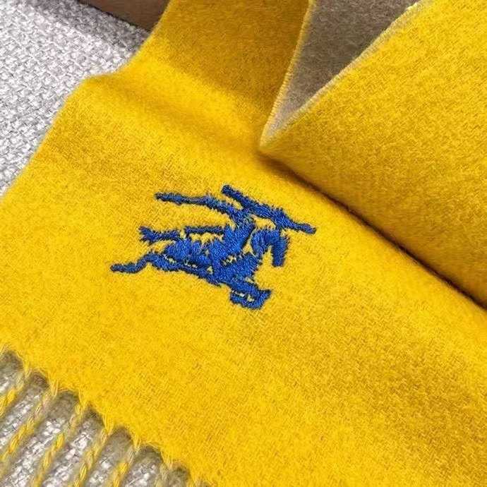 🆕𝐁𝐔𝐑𝐁𝐄𝐑𝐑𝐘 • 【双面素色刺绣长巾】官网同步上新❗️Size：168x30cm 100%绵羊毛慵