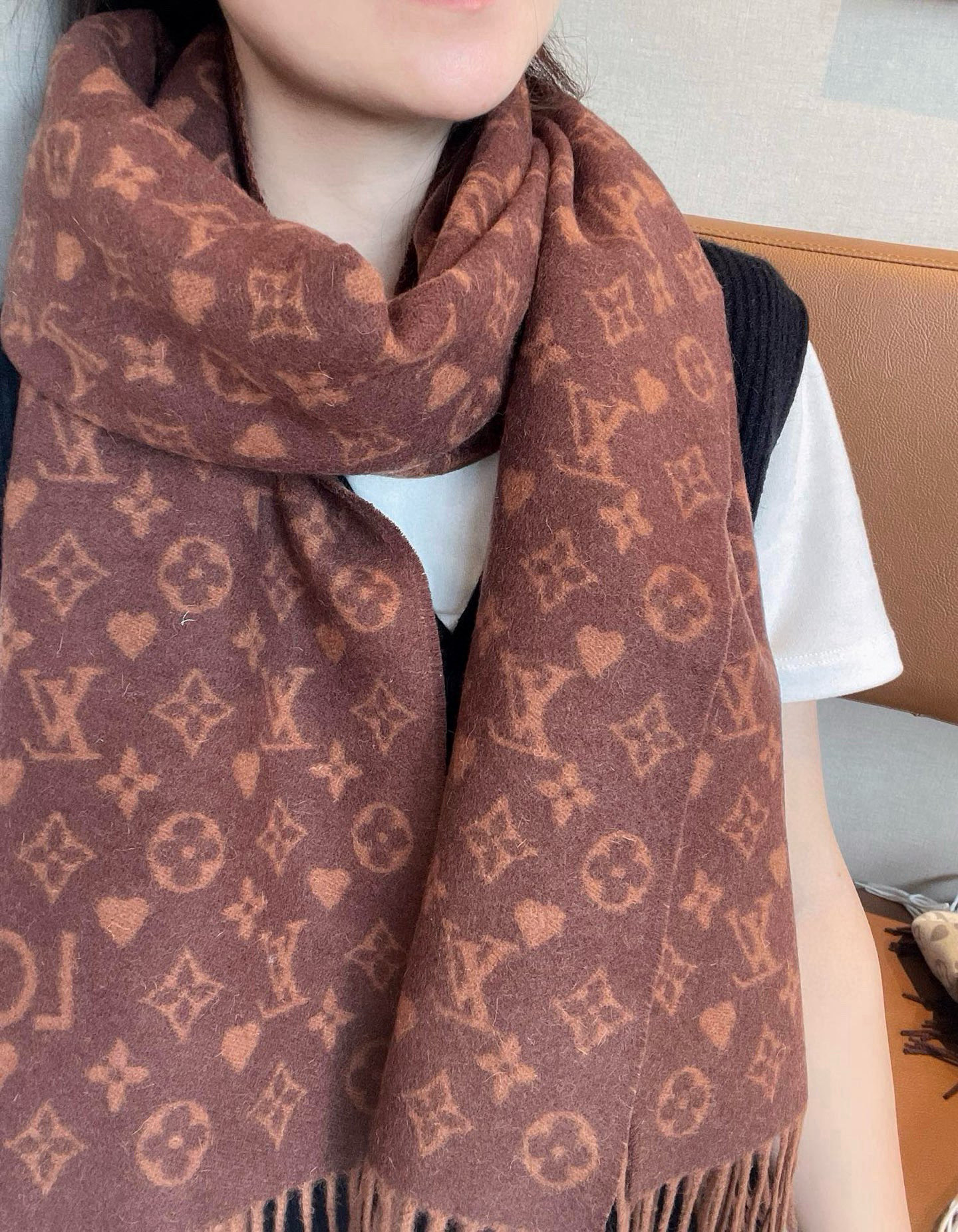 🆕大驴家经典小Logo满桃心款限定系列羊绒围巾◎满满的小桃心超级无敌小可爱，❤️既俏皮又温柔，经典黑灰和