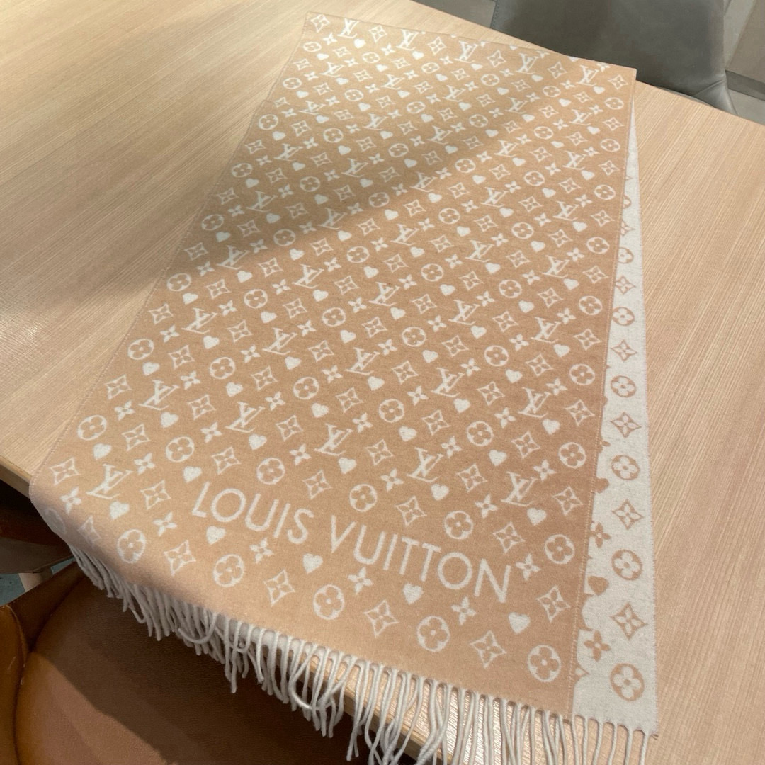 🆕大驴家经典小Logo满桃心款限定系列羊绒围巾◎满满的小桃心超级无敌小可爱，❤️既俏皮又温柔，经典黑灰和