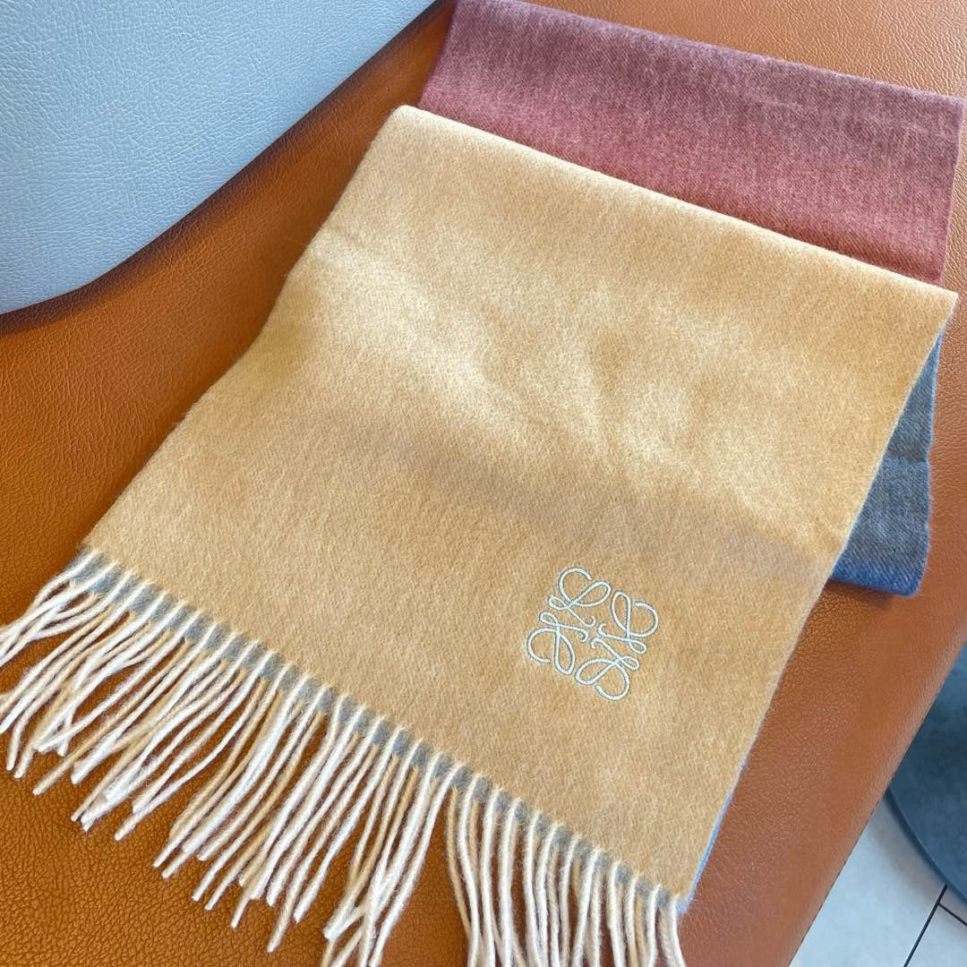 🆕 【▪Loewe · 罗意威渐变围巾，精致的温柔配色，超级迷恋❗️气质低调恬静又不失优雅❗️】重点推荐