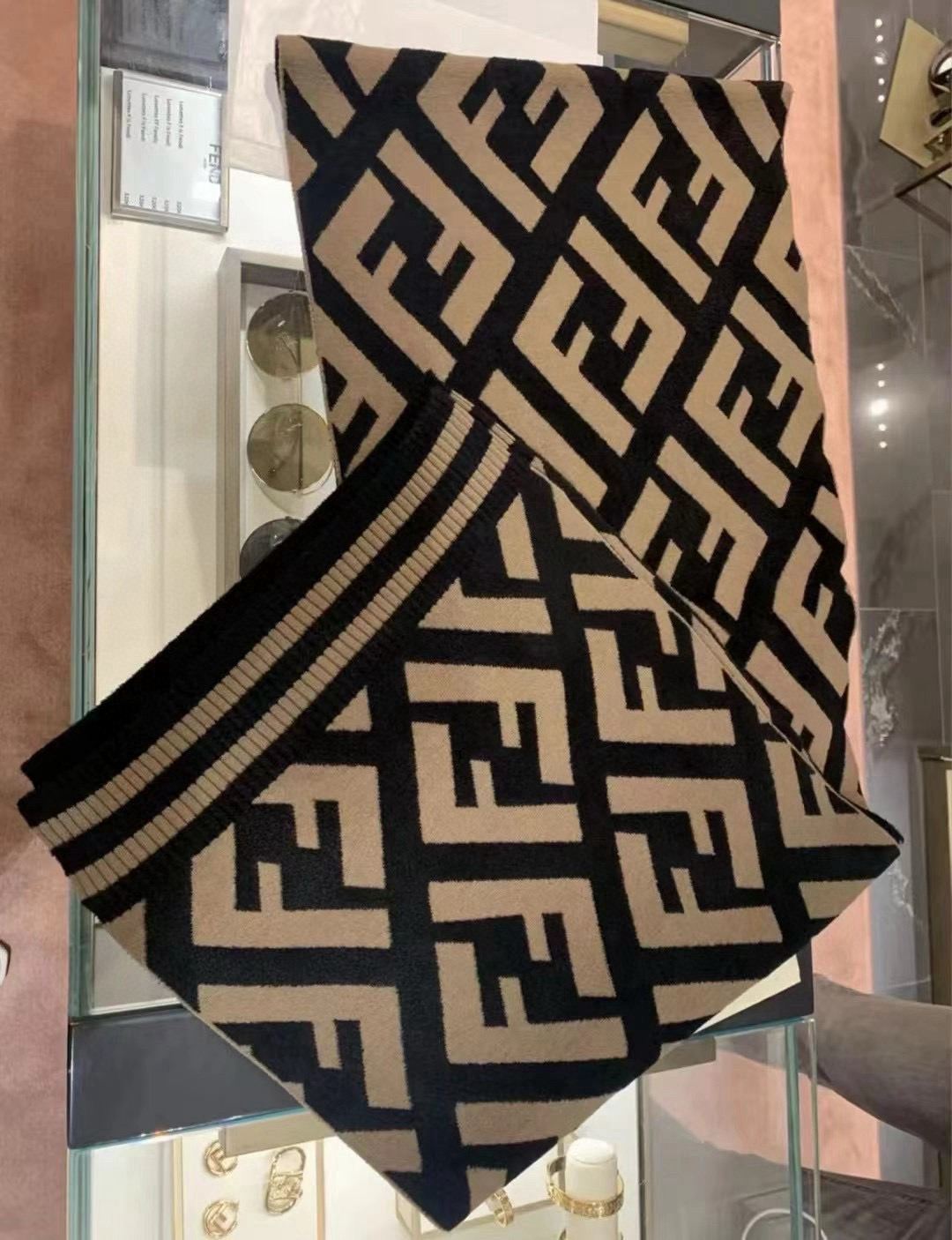 🆕Fendi · 经典FF针织长巾❗️喜欢小众不撞款的Fendi推荐入！】时髦过冬！！非常的低调奢华，精