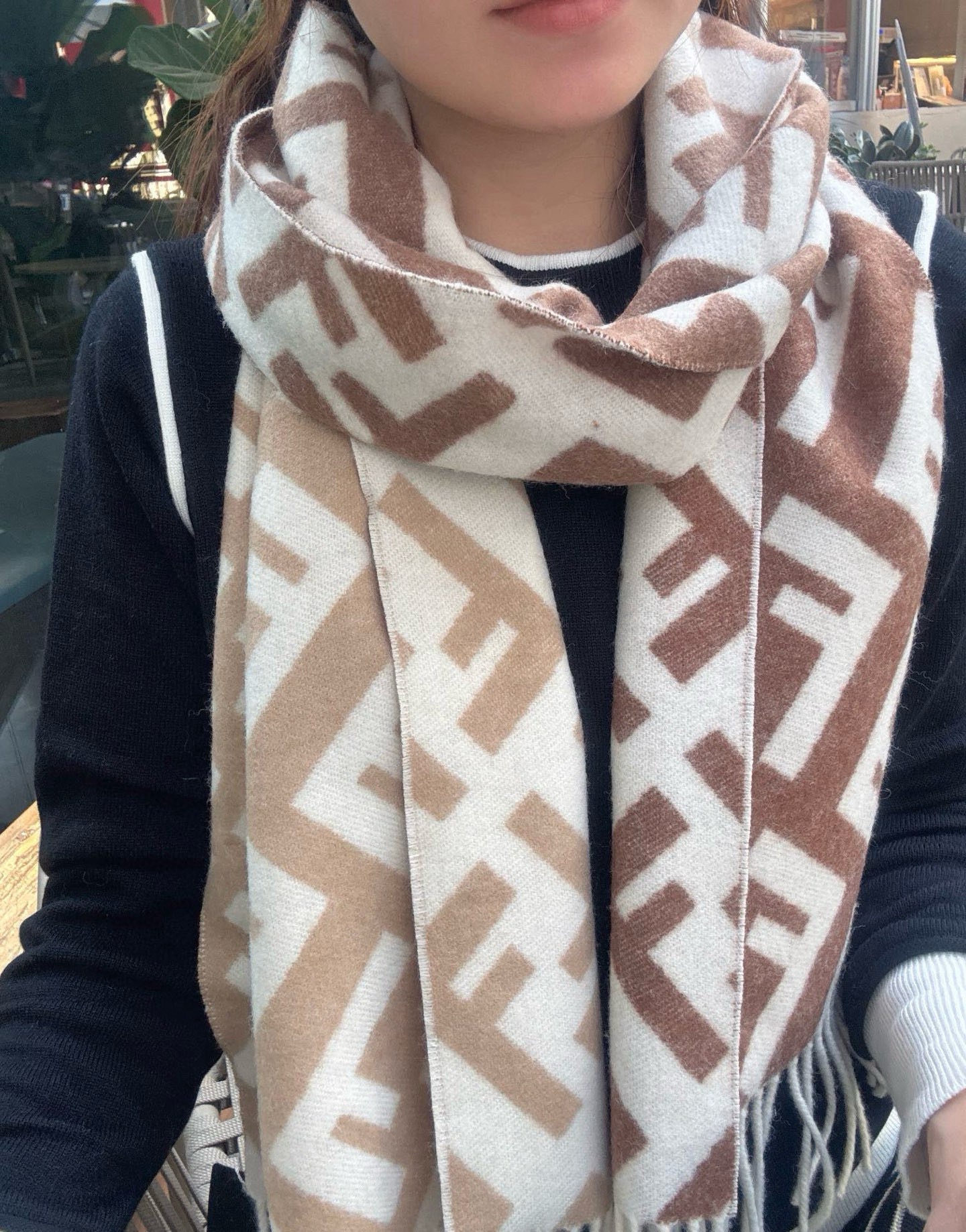 🆕Fendi新款老花渐变双面羊绒围巾，柔软细腻的双面风格，FF经典提花渐变；柔软的羊毛和羊绒材质。来自S