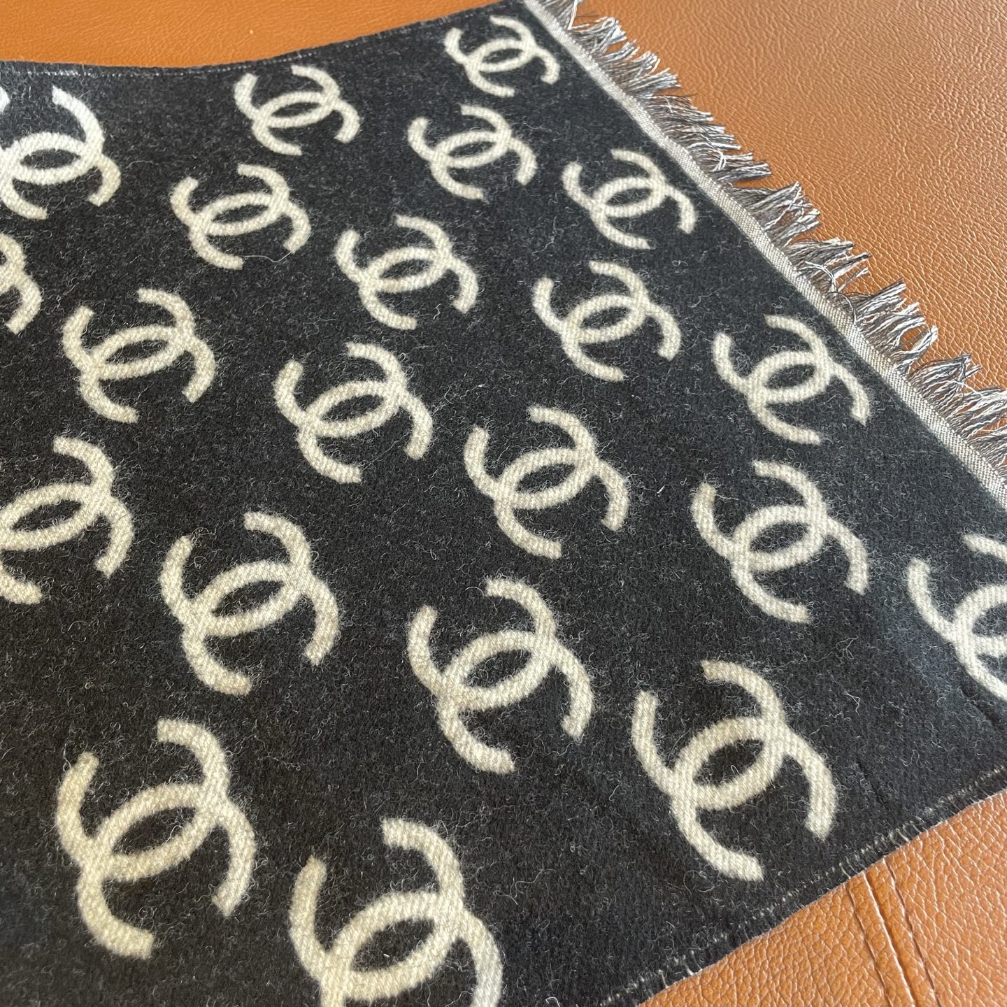 🆕【▪️真香系列❗️chanel专柜爆款围巾！！！】注定要火火火🔥啊！！！现在天还没冷专柜就各种断货等货