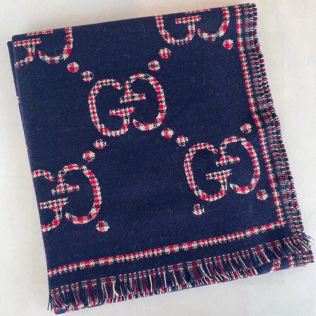 🆕品名：Gucci · 风格字母面料：羊毛尺寸：47*180羊毛真丝围巾，装饰超大造型设计GG图案。于1