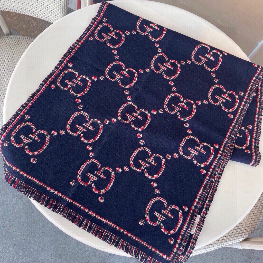 🆕品名：Gucci · 风格字母面料：羊毛尺寸：47*180羊毛真丝围巾，装饰超大造型设计GG图案。于1