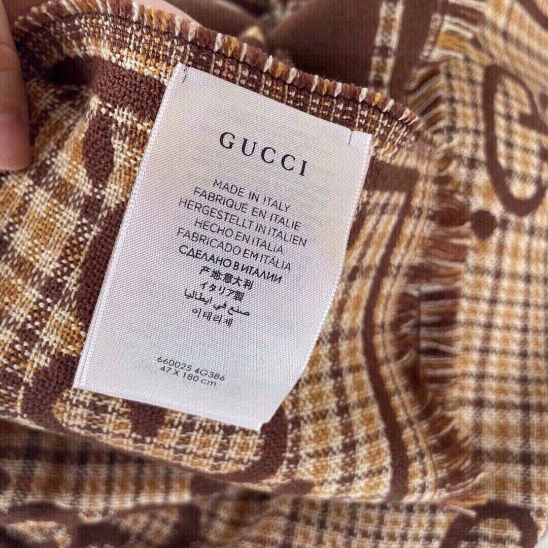 🆕品名：Gucci · 风格字母面料：羊毛尺寸：47*180羊毛真丝围巾，装饰超大造型设计GG图案。于1