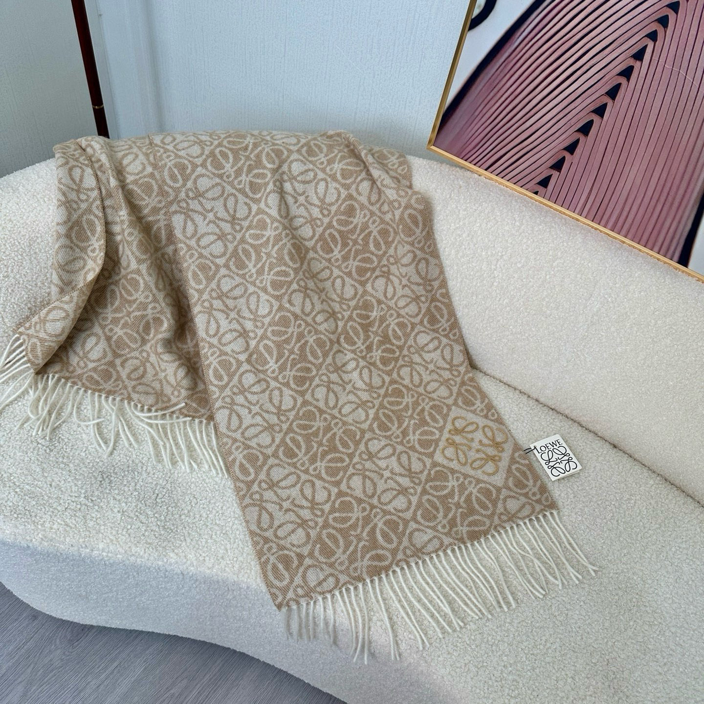 🆕高版植绒版本 · LOEWE罗意威新款最火围巾，双面羊毛和羊绒围巾，角落饰有 Anagram 簇绒刺绣