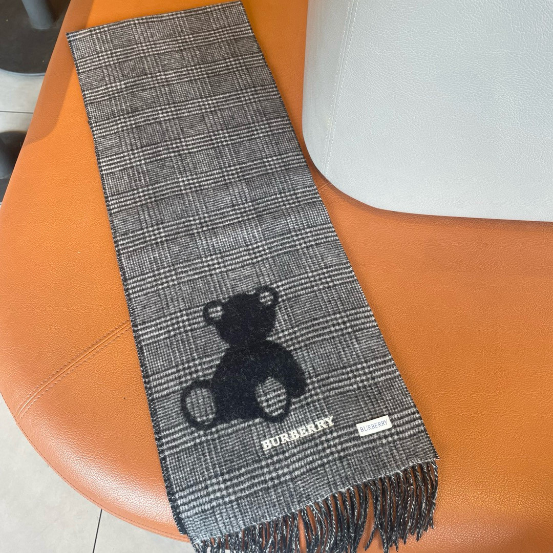 🆕Burberry元素双面提花围巾‼️B家这款羊绒披肩的面料非常满意~手感真的好到不行‼️寒冬贴脖子围真
