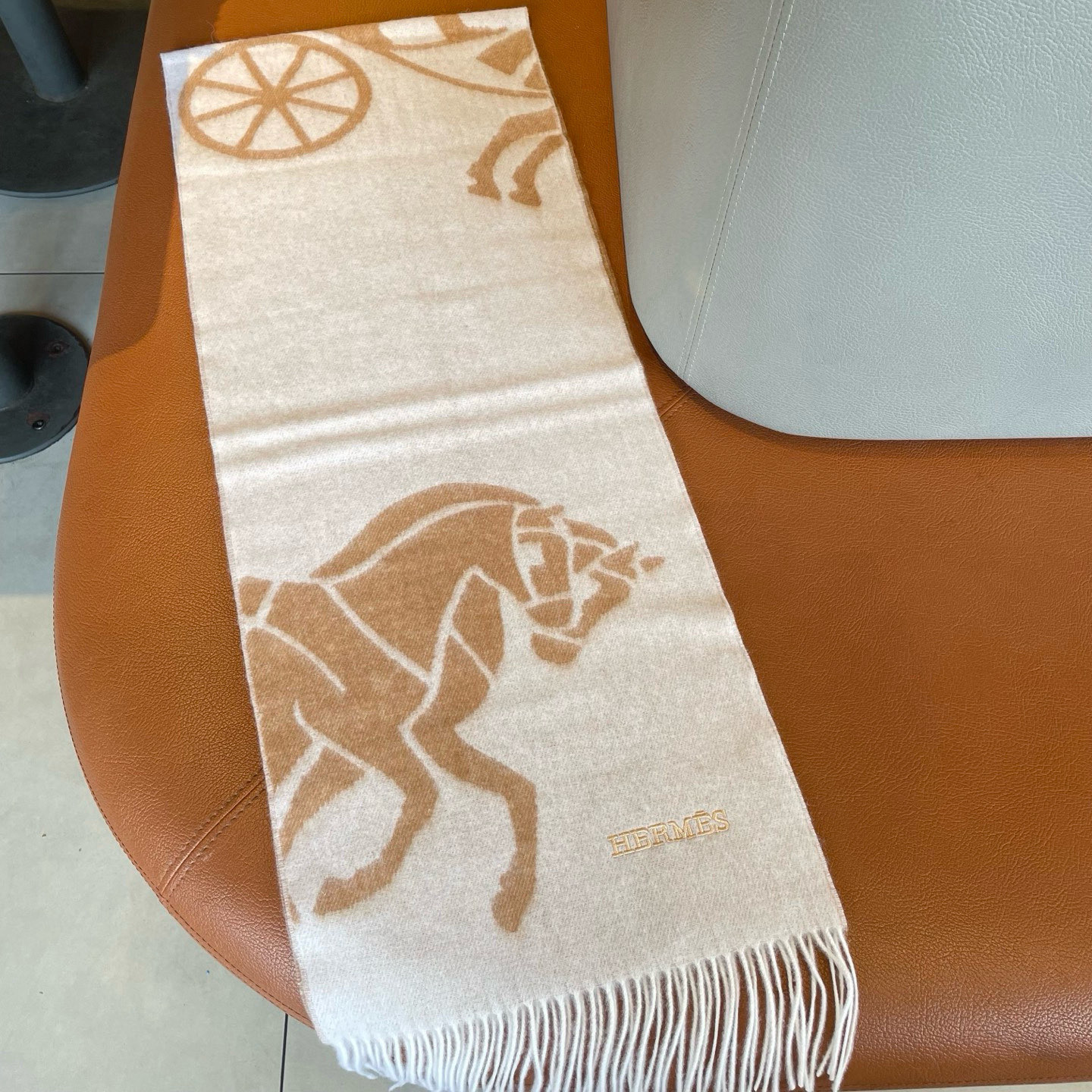 🆕 【▪Hermes · 爱马仕羊绒提花围巾，精致的温柔配色，超级迷恋❗️气质低调恬静又不失优雅❗️】重