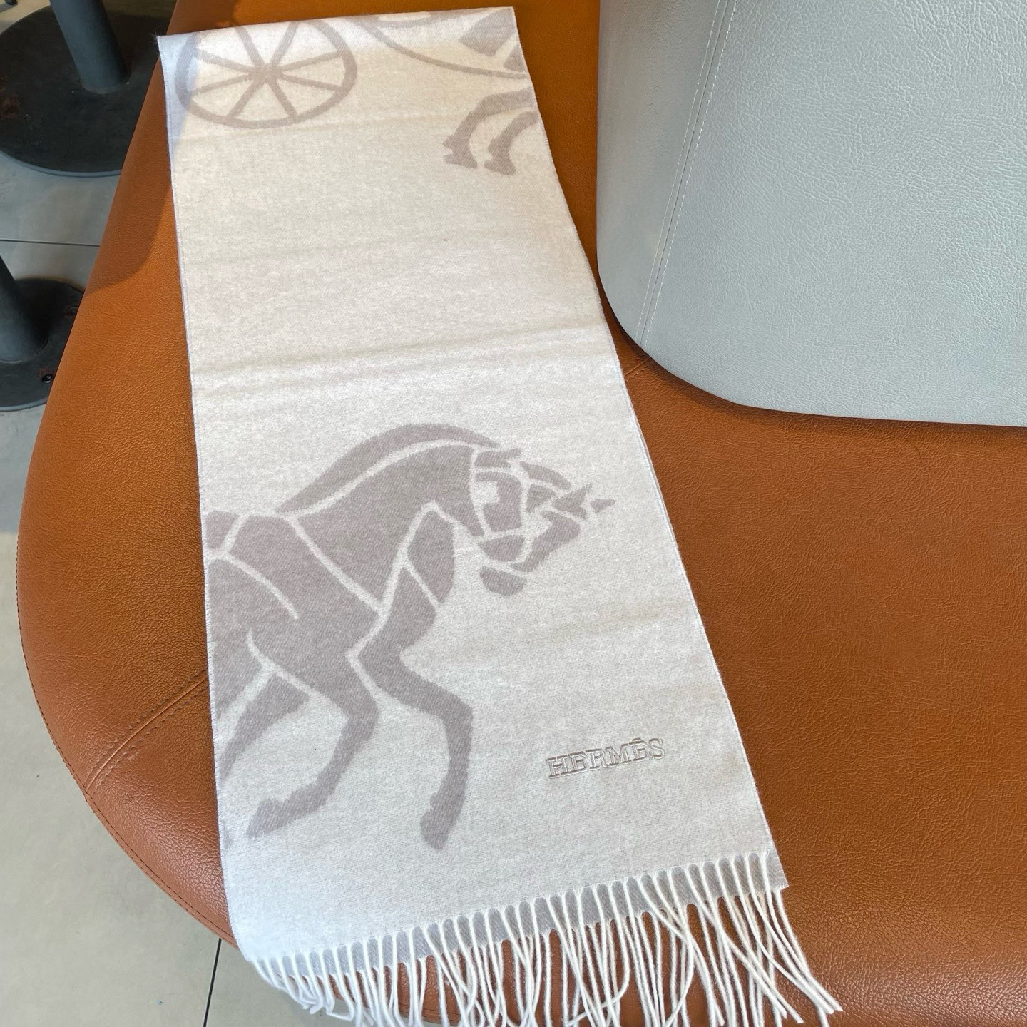 🆕 【▪Hermes · 爱马仕羊绒提花围巾，精致的温柔配色，超级迷恋❗️气质低调恬静又不失优雅❗️】重