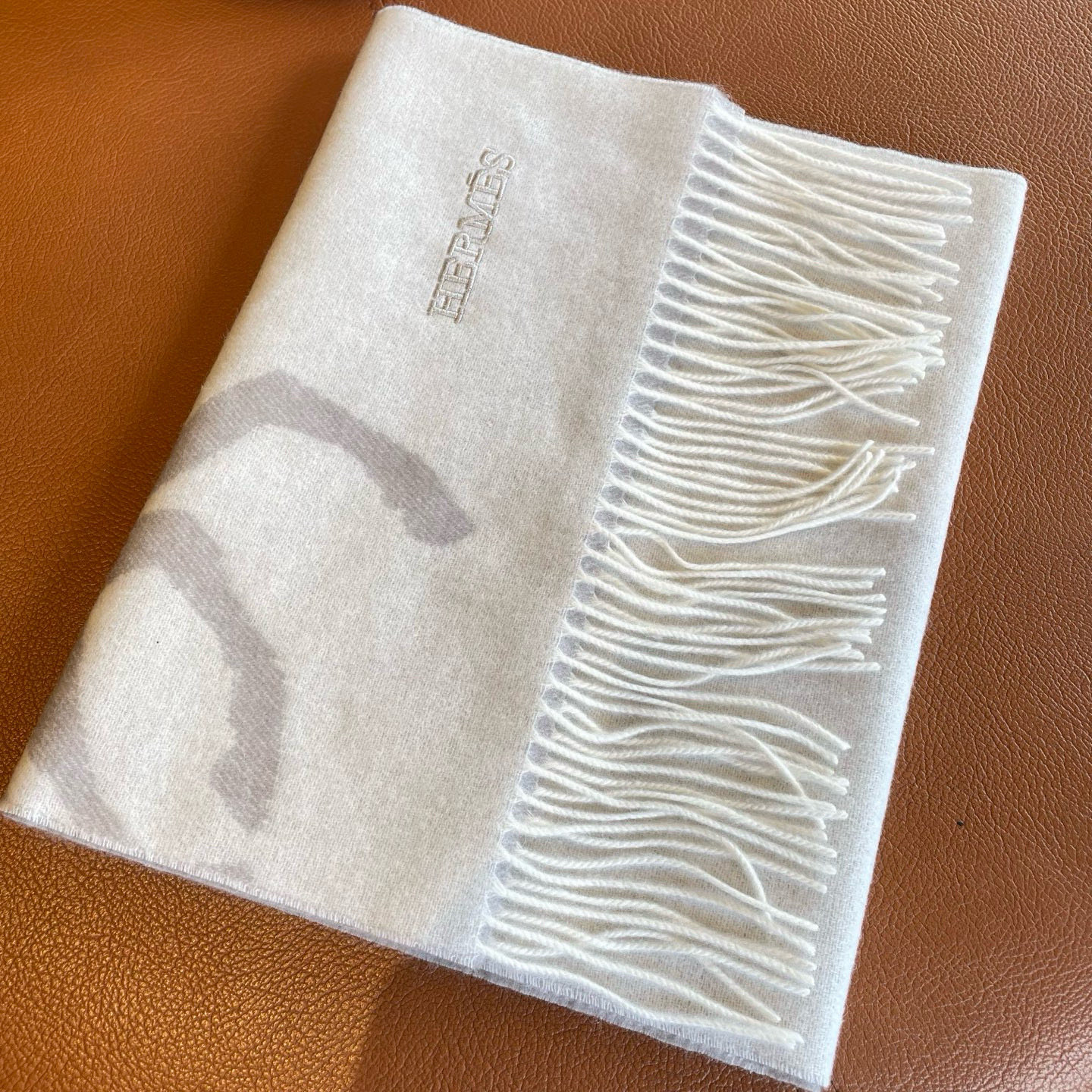 🆕 【▪Hermes · 爱马仕羊绒提花围巾，精致的温柔配色，超级迷恋❗️气质低调恬静又不失优雅❗️】重