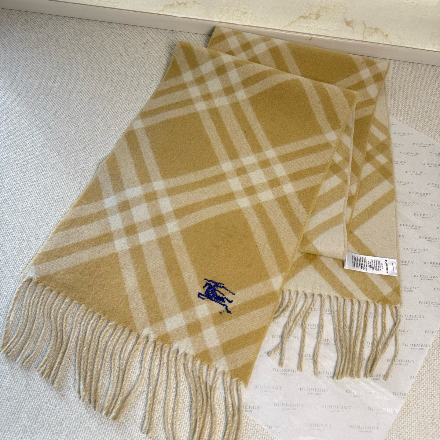 🆕Burberry新款苏格兰格纹羊绒围巾，超级火款的格纹款围巾之后，Bur又一款力作上市，Burberr