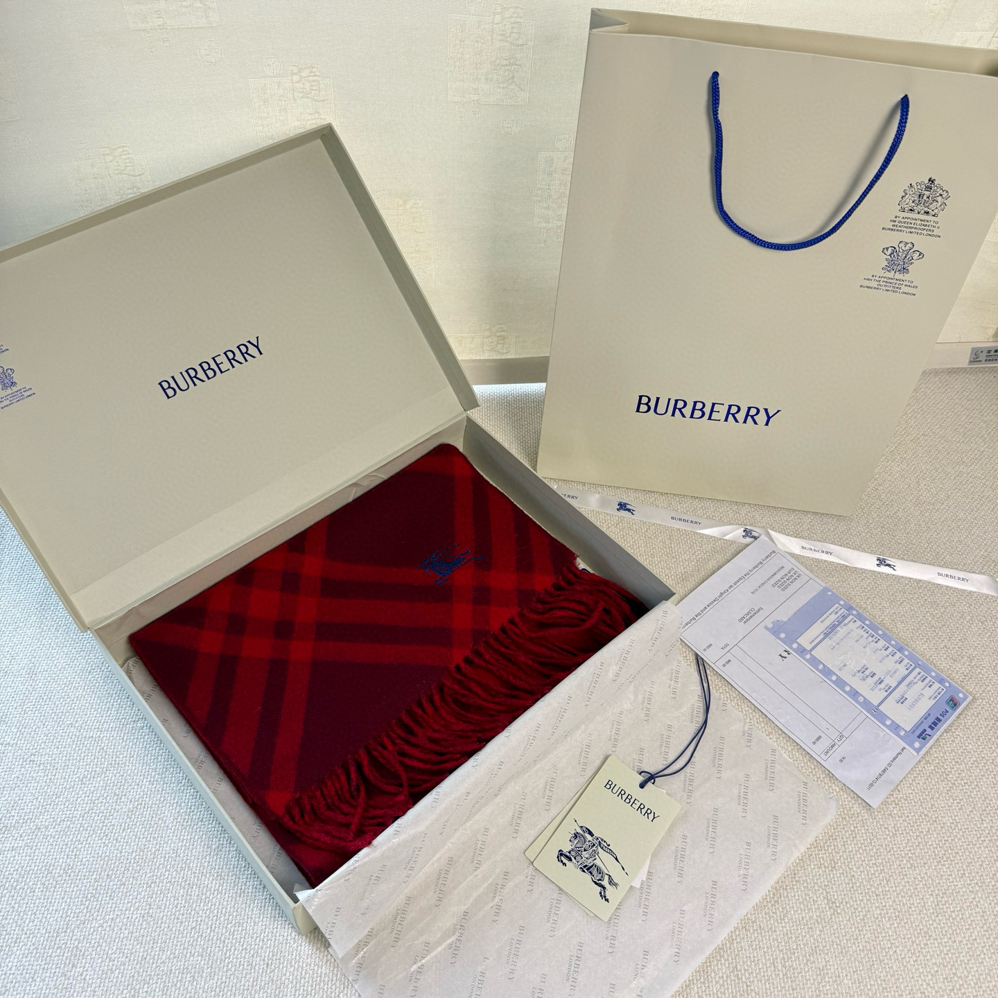 🆕Burberry新款苏格兰格纹羊绒围巾，超级火款的格纹款围巾之后，Bur又一款力作上市，Burberr