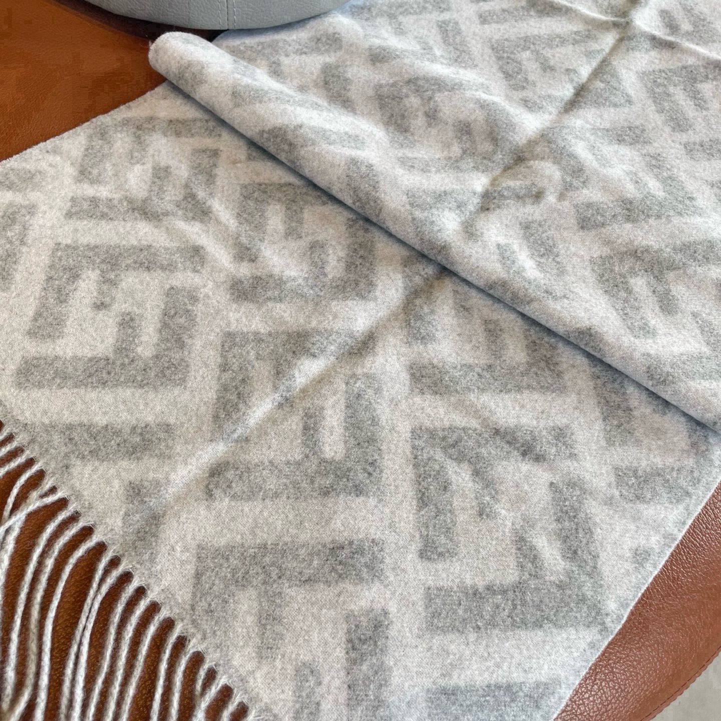 🆕 FENDI · 芬迪❗️最能碰撞出高级感❗️双F绝对是今年时尚圈最炙手可热的潮流风向标❗️最流行的老