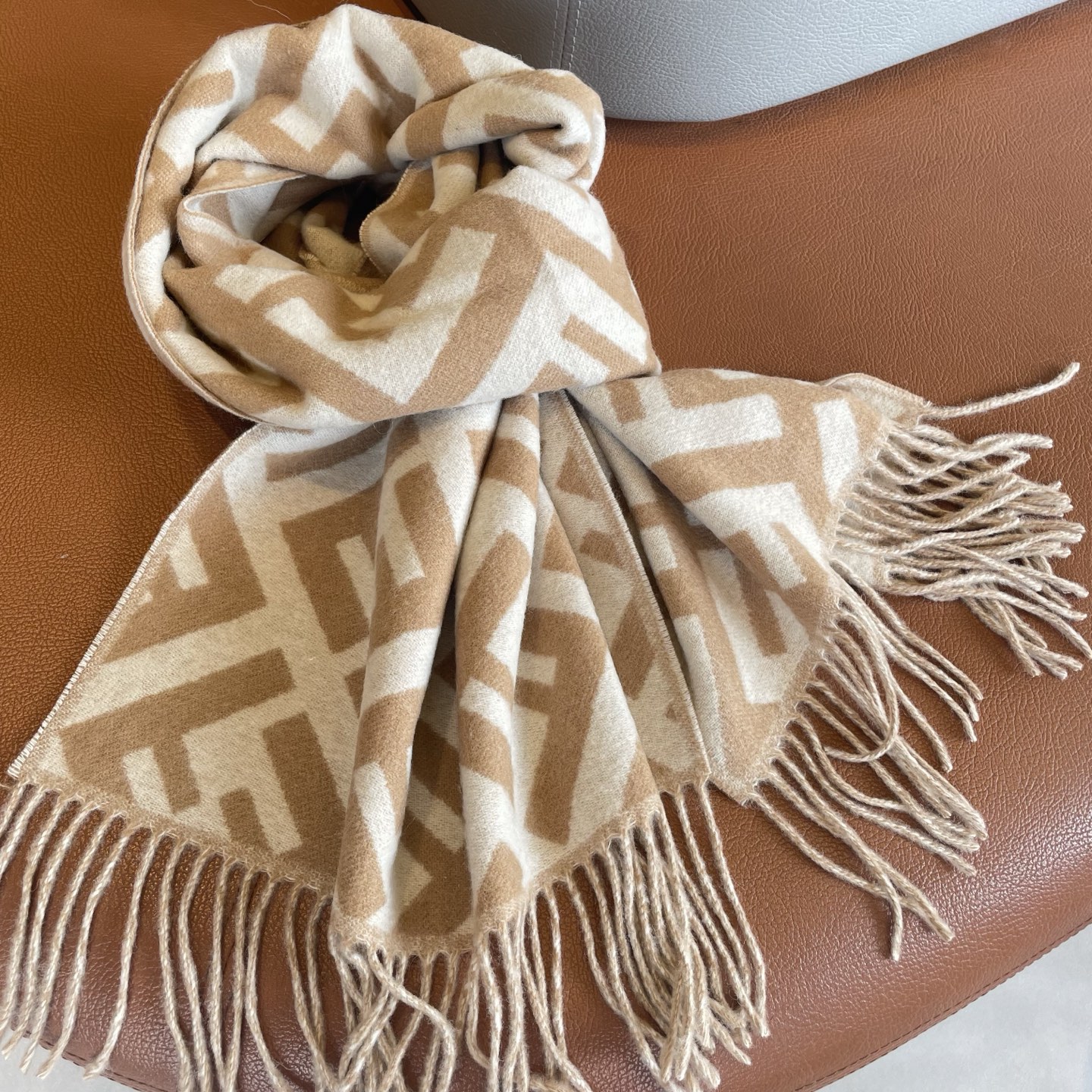 🆕 FENDI · 芬迪❗️最能碰撞出高级感❗️双F绝对是今年时尚圈最炙手可热的潮流风向标❗️最流行的老