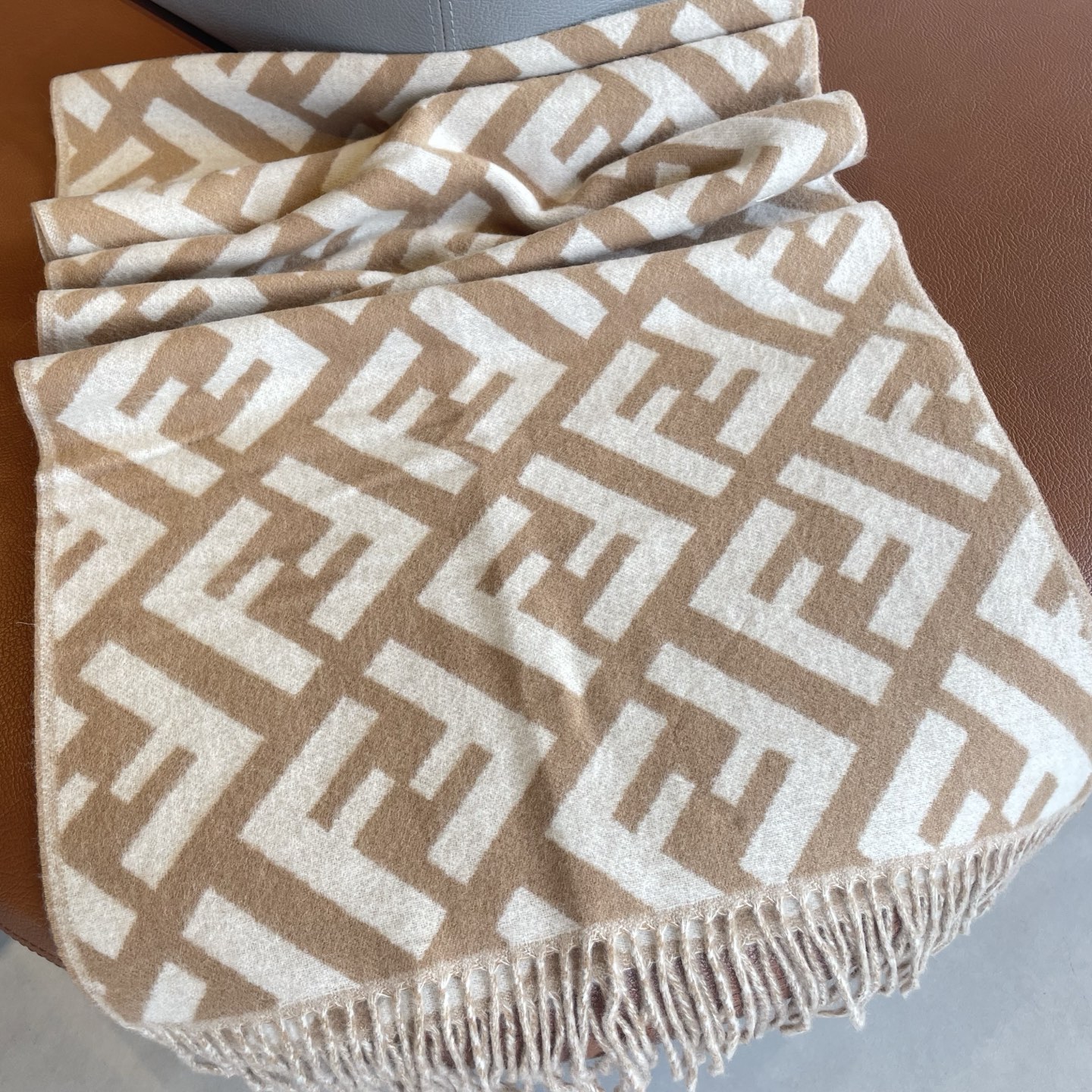 🆕 FENDI · 芬迪❗️最能碰撞出高级感❗️双F绝对是今年时尚圈最炙手可热的潮流风向标❗️最流行的老