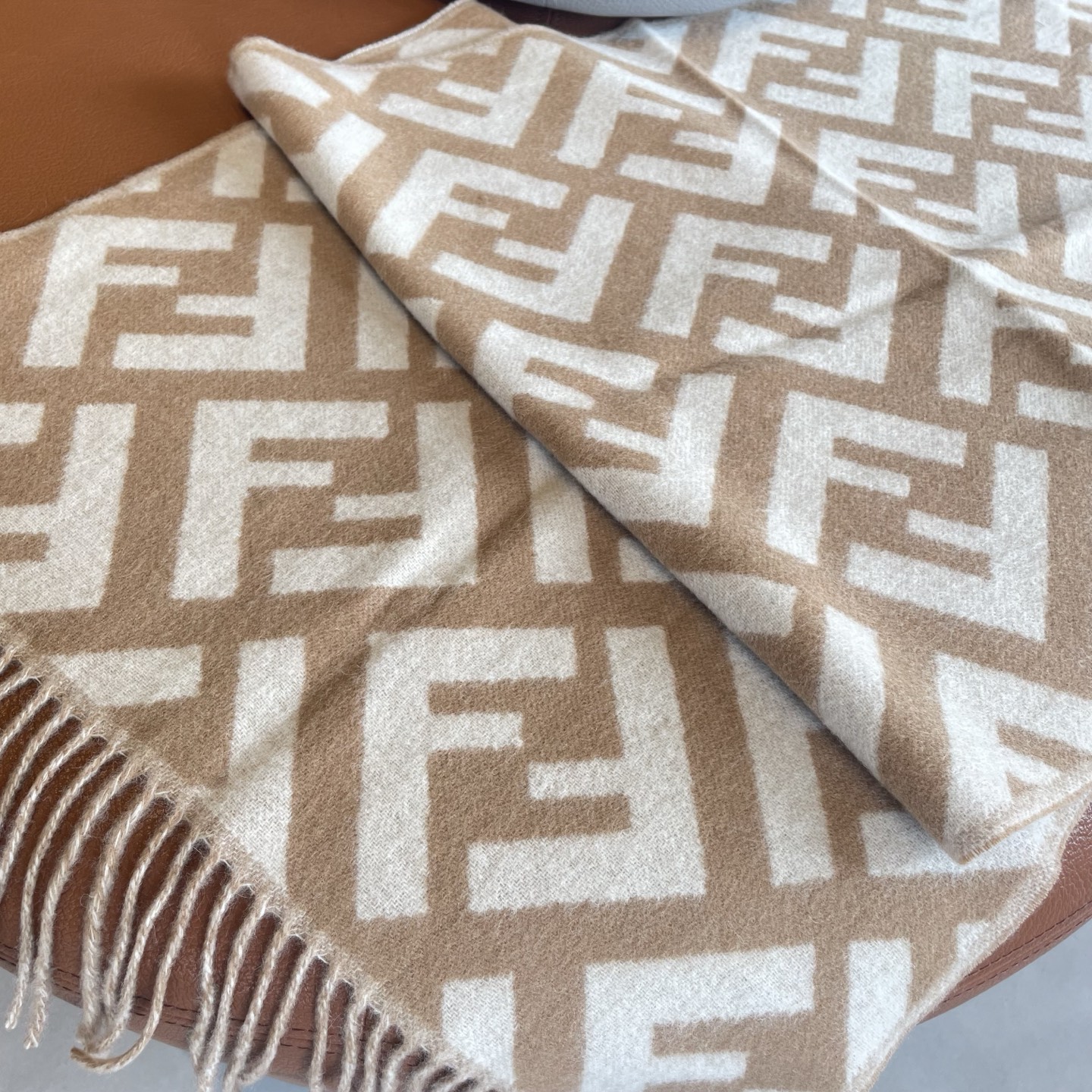 🆕 FENDI · 芬迪❗️最能碰撞出高级感❗️双F绝对是今年时尚圈最炙手可热的潮流风向标❗️最流行的老