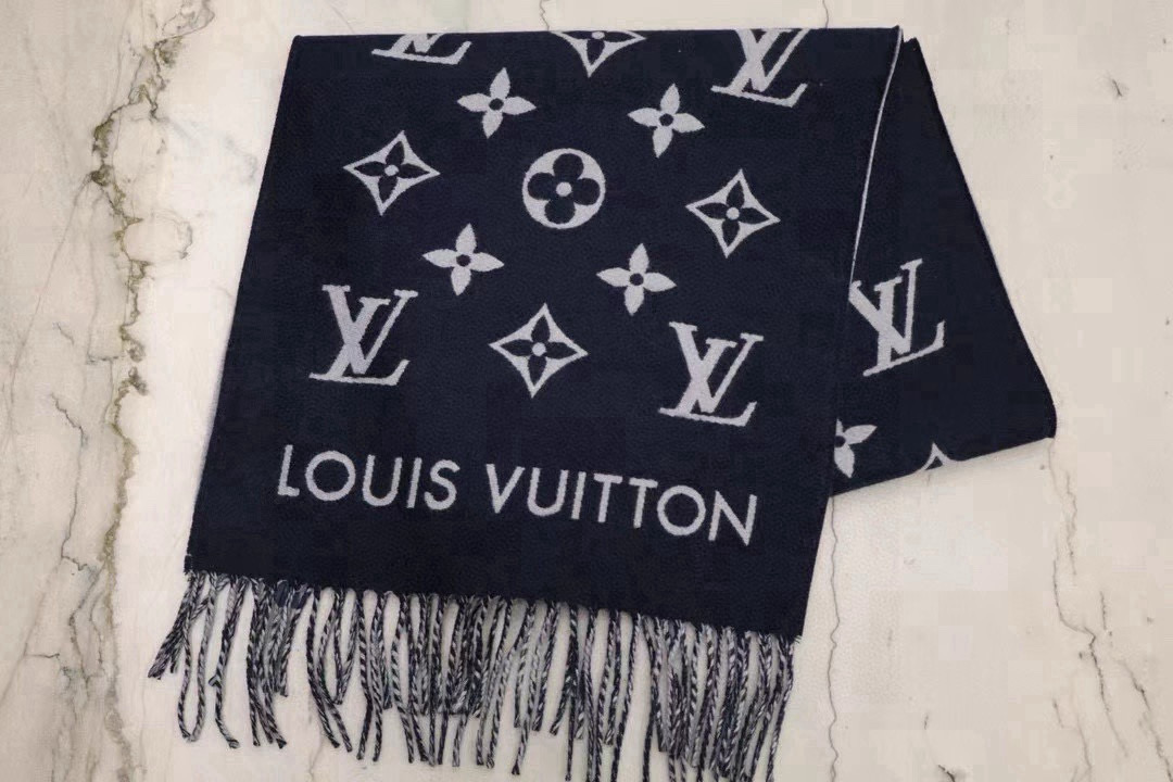 🆕LV新款 · All About Monogram 围巾瞩目放大经典 Monogram 图案，彰显潮流