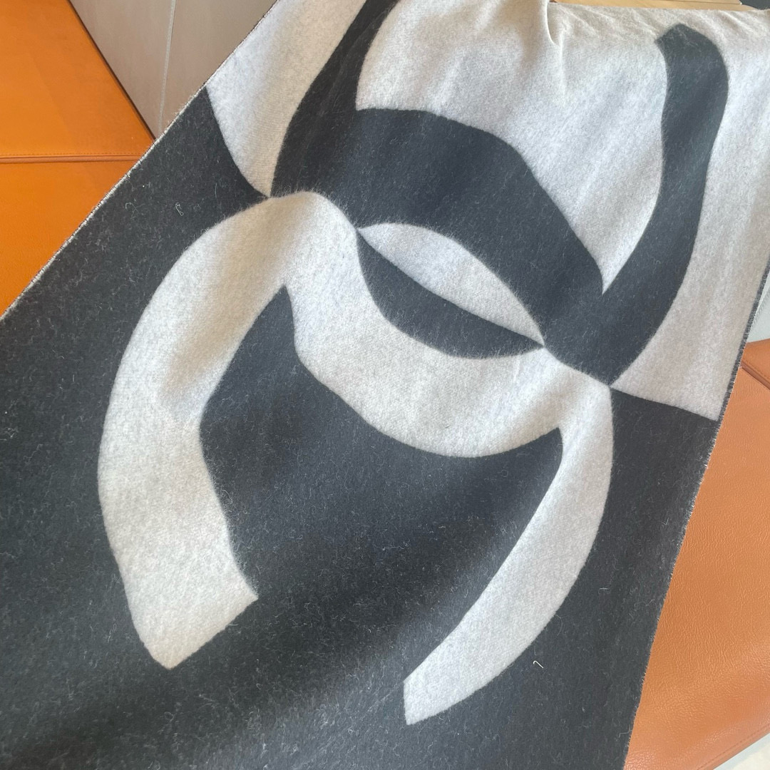 🆕香奶奶尾单经典款羊绒披肩，直接出欧洲的，正儿八经的正品订单…和大货一起出来，不用多流弊的文字，它是全世