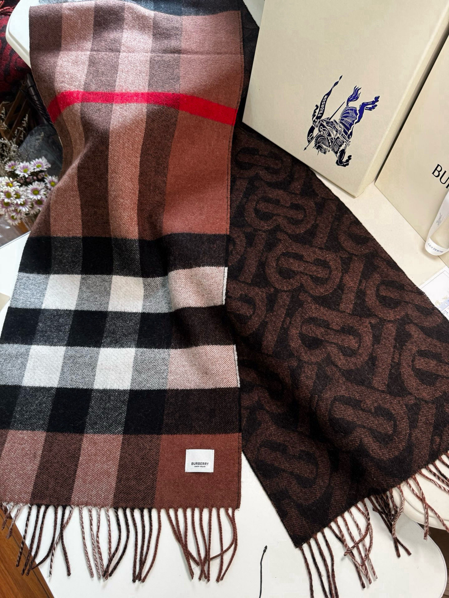 🆕❗️高版合股纱 · 法国的外贸订单 ❗️Bur经典款TB典藏款系列❗️提花精纺羊绒围巾，产自苏格兰工坊