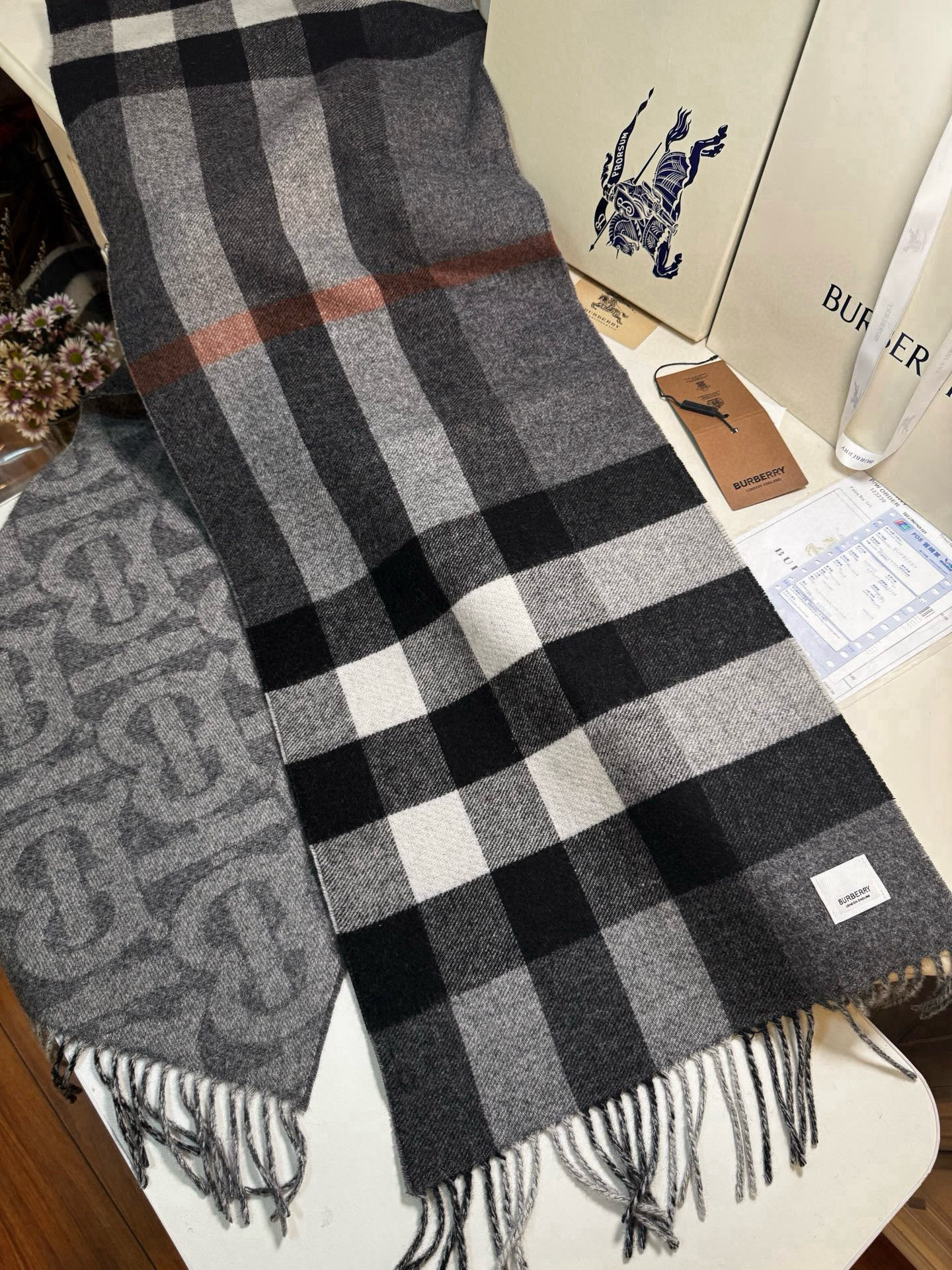 🆕❗️高版合股纱 · 法国的外贸订单 ❗️Bur经典款TB典藏款系列❗️提花精纺羊绒围巾，产自苏格兰工坊