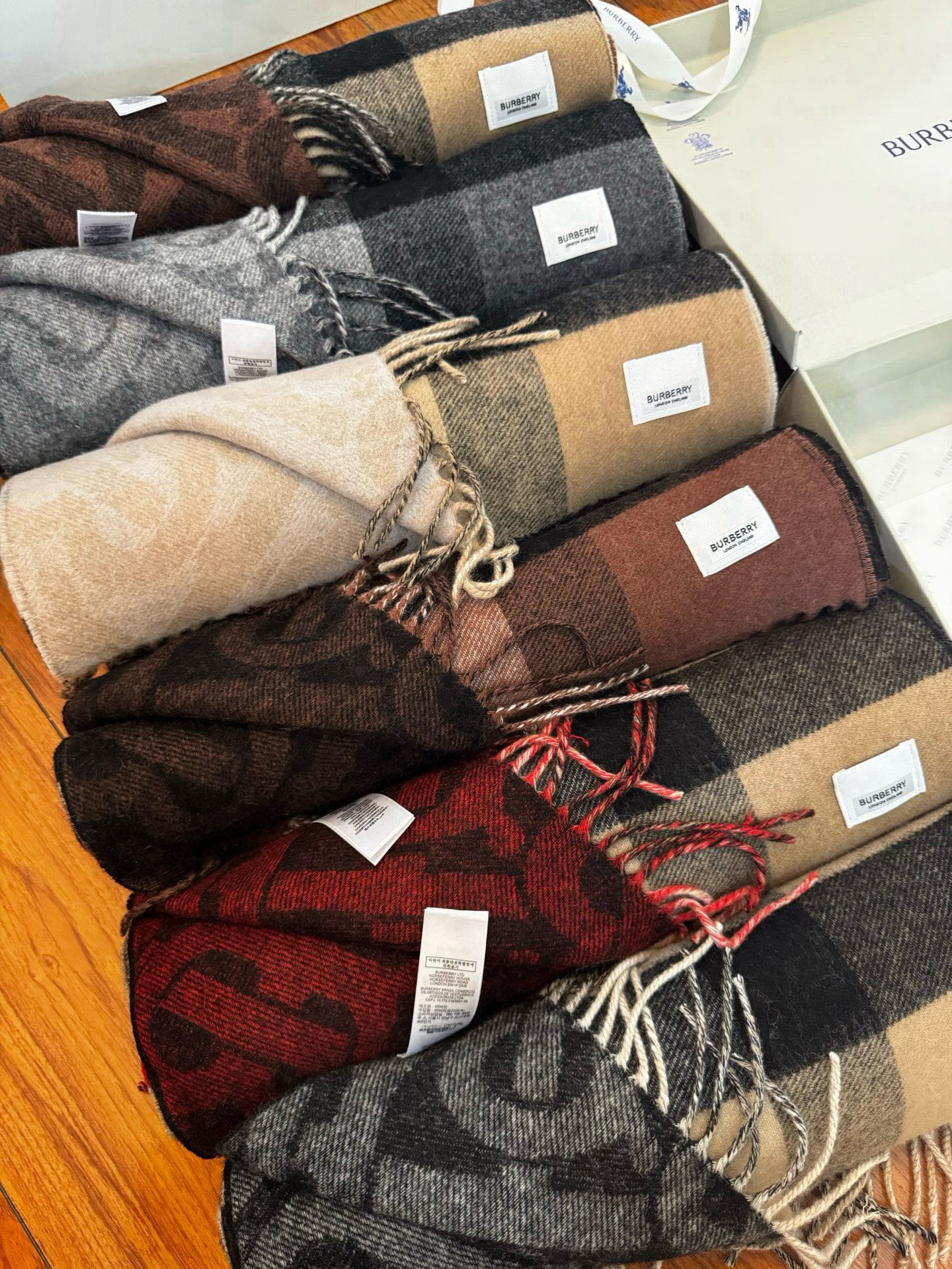 🆕❗️高版合股纱 · 法国的外贸订单 ❗️Bur经典款TB典藏款系列❗️提花精纺羊绒围巾，产自苏格兰工坊