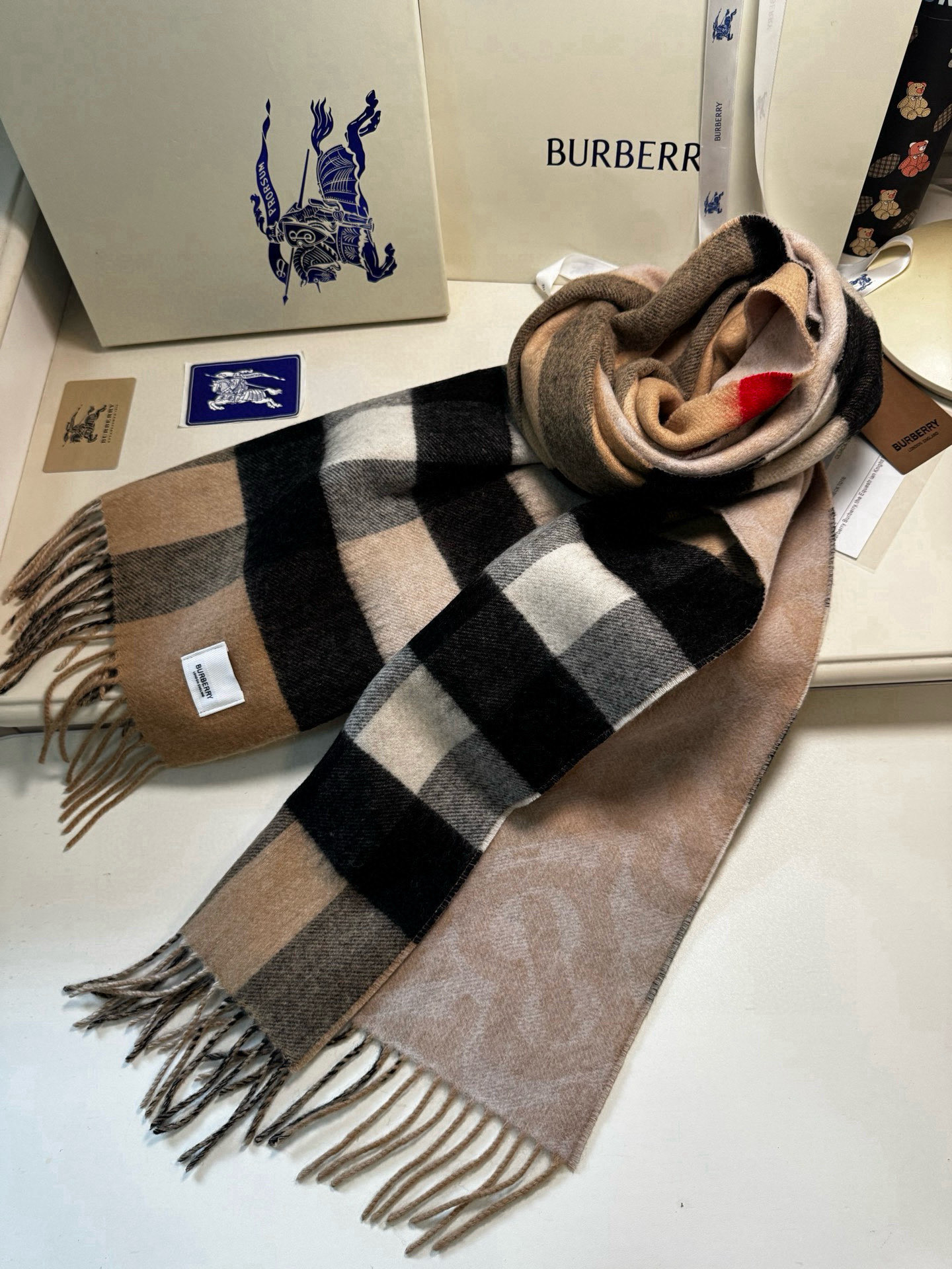 🆕❗️高版合股纱 · 法国的外贸订单 ❗️Bur经典款TB典藏款系列❗️提花精纺羊绒围巾，产自苏格兰工坊