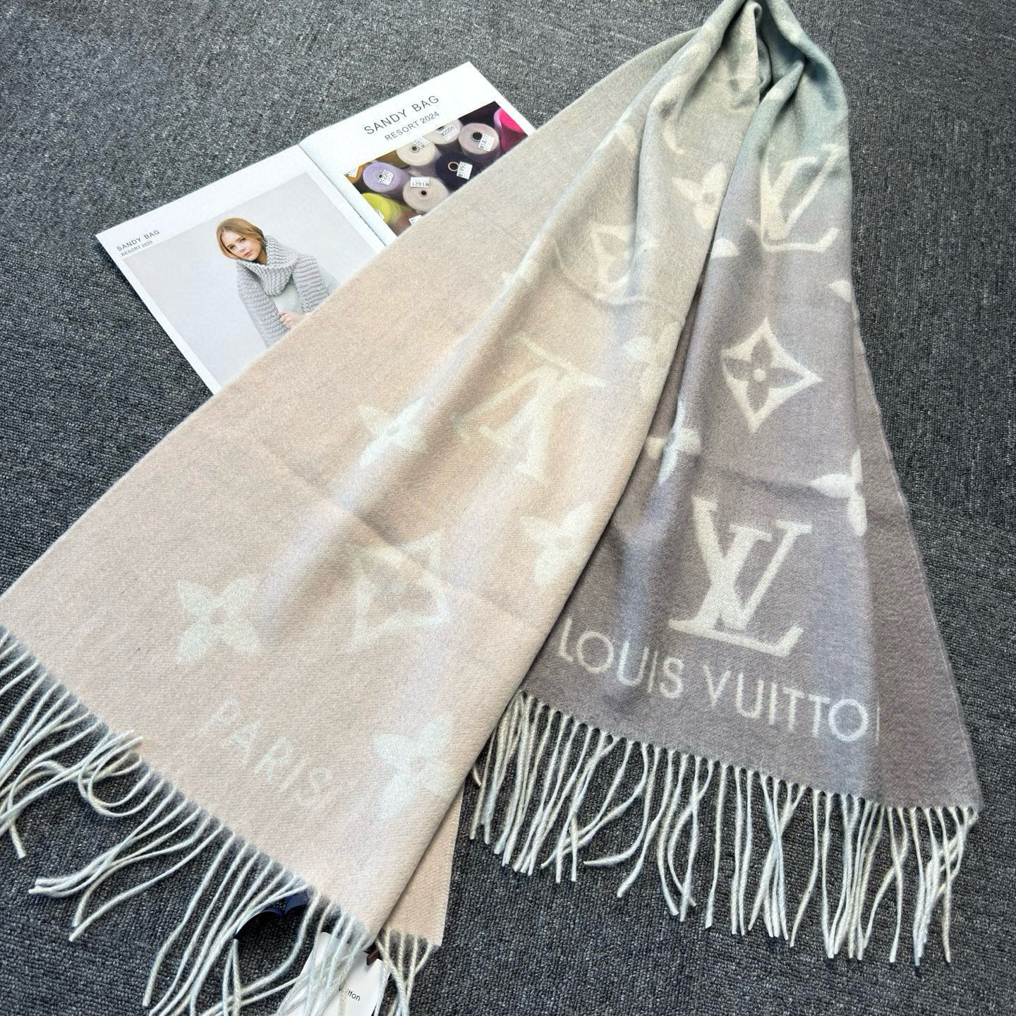 🆕【M70868】Louis Vuitton · REYKJAVIK GRADIENT渐变羊绒围巾❗️【