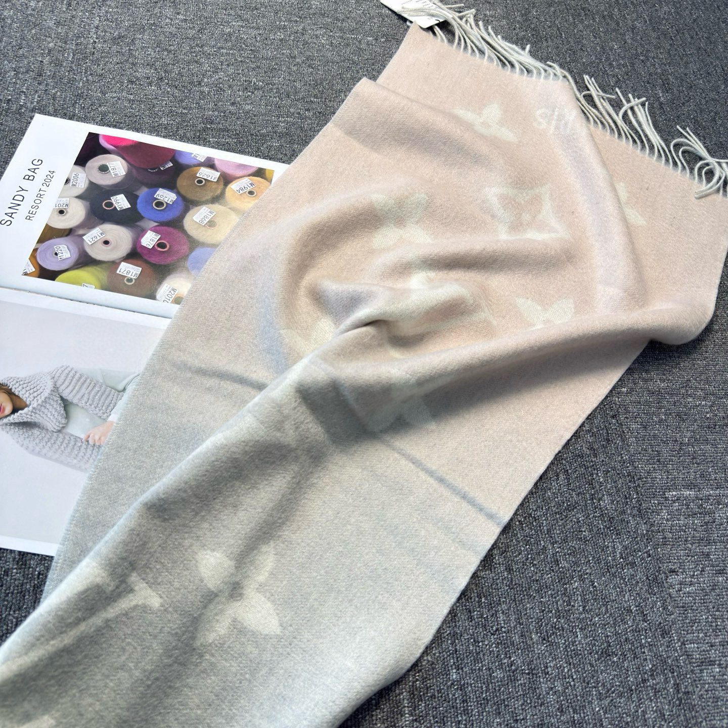 🆕【M70868】Louis Vuitton · REYKJAVIK GRADIENT渐变羊绒围巾❗️【