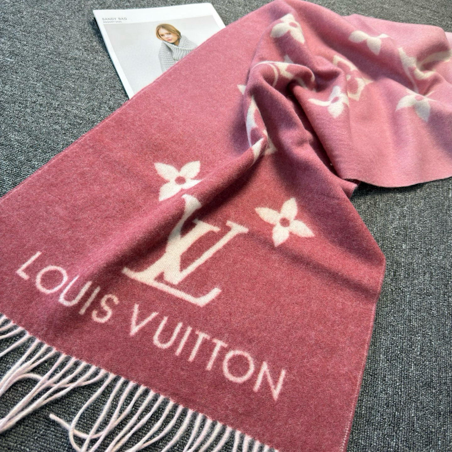 🆕【M70868】Louis Vuitton · REYKJAVIK GRADIENT渐变羊绒围巾❗️【
