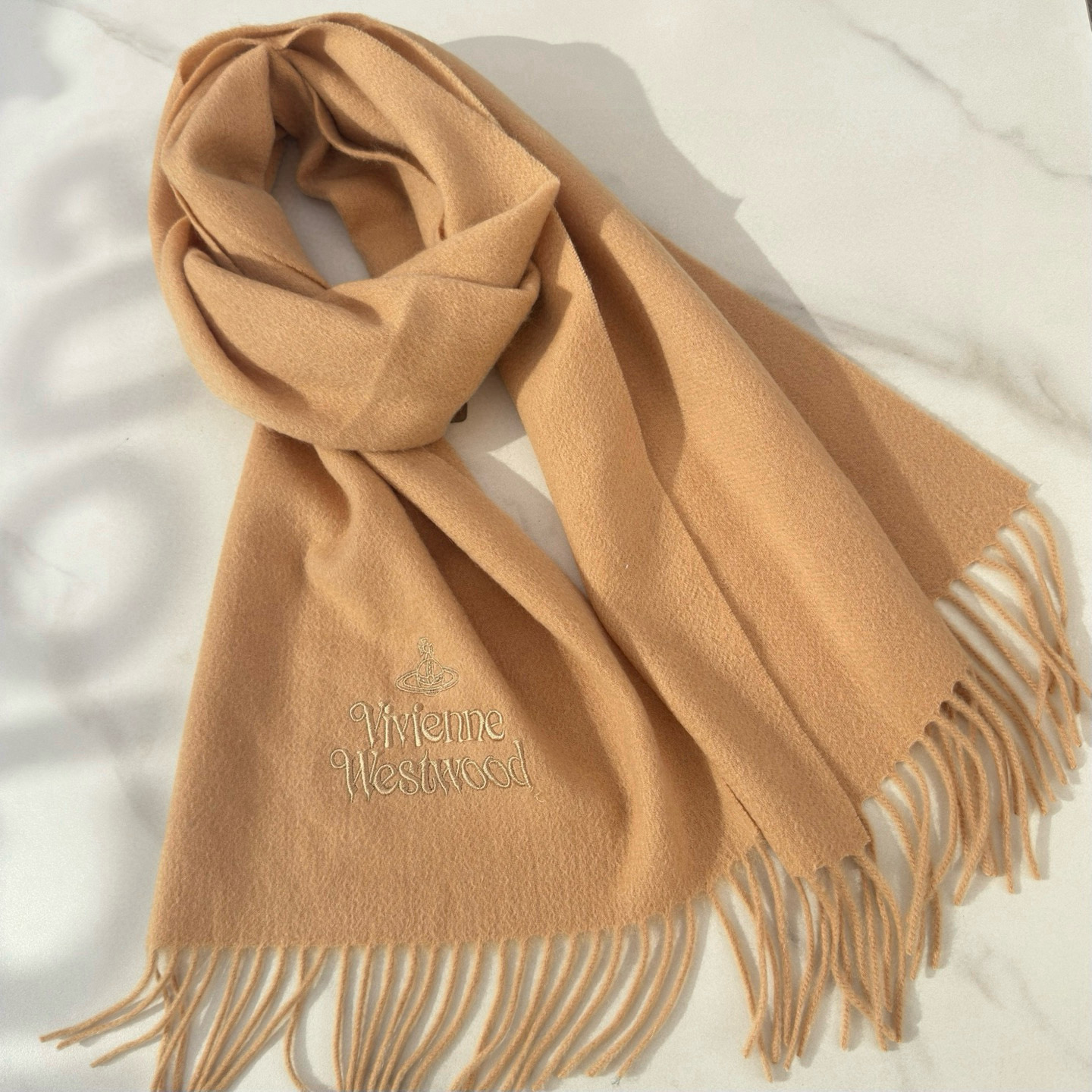 🆕𝐕𝐢𝐯𝐢𝐞𝐧𝐧𝐞 𝐖𝐞𝐬𝐭𝐰𝐨𝐨𝐝🪐✨【薇薇安 · 西太后】极品山羊绒小围巾，送人自留都太高大上了😍重
