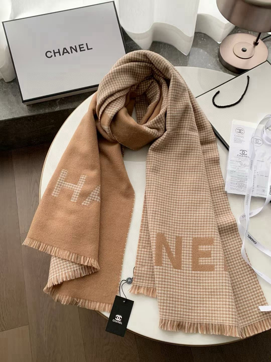 🆕CHANEL香奶奶尾单新款23B千鸟格拼色羊绒围巾，直接出欧洲的，正儿八经的正品订单…和大货一起出来，