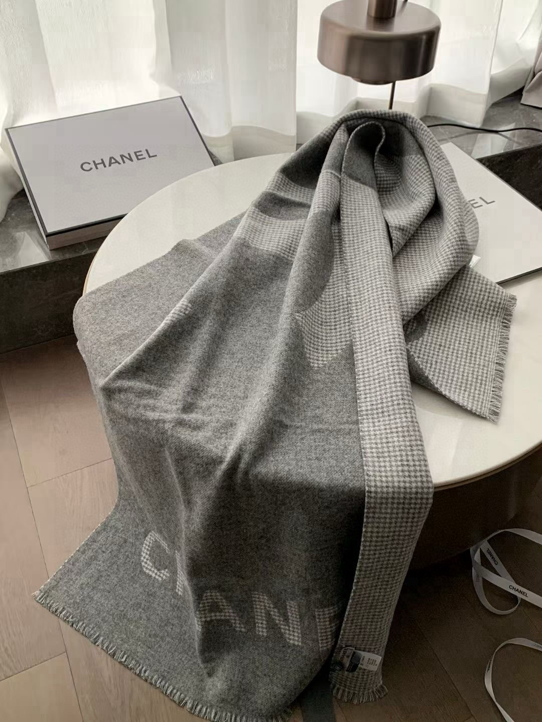 🆕CHANEL香奶奶尾单新款23B千鸟格拼色羊绒围巾，直接出欧洲的，正儿八经的正品订单…和大货一起出来，