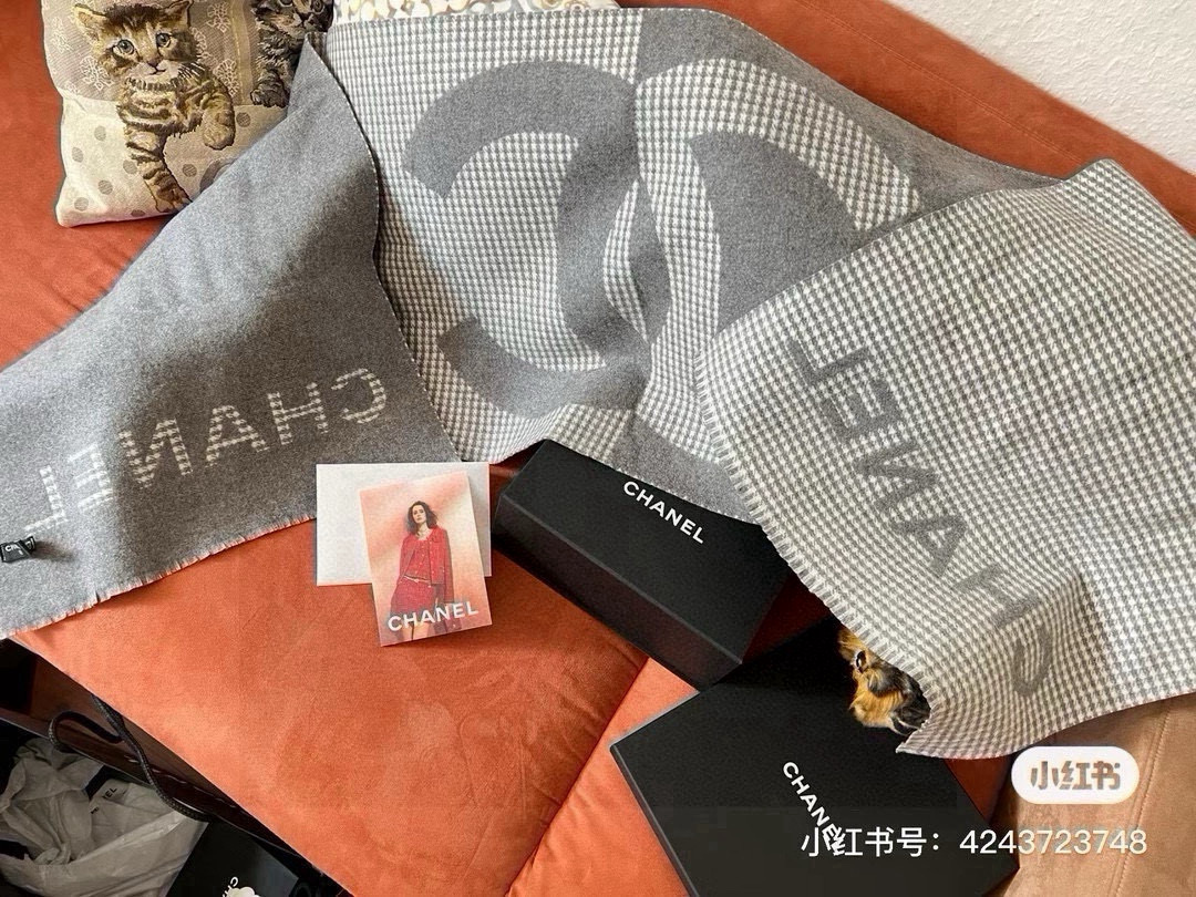 🆕CHANEL香奶奶尾单新款23B千鸟格拼色羊绒围巾，直接出欧洲的，正儿八经的正品订单…和大货一起出来，