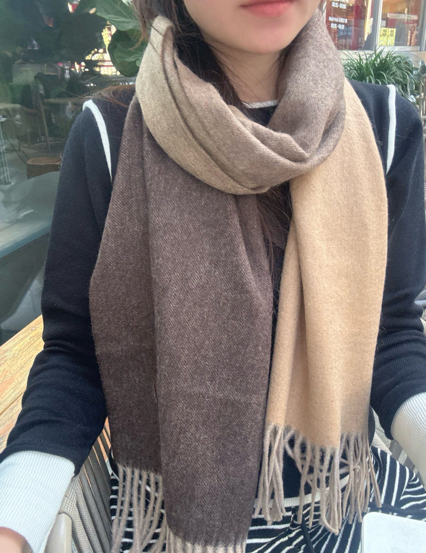 NO:581252,【Hermes ·  The rare gentle color matching of Big H, super obsessed with the temperament, low-key, quiet and elegant] Highly recommended, high-end, comfortable and fashionable temperament, simple but not simple, full of big-brand style, Super Amway Big H, this soft scarf that touches the heart, gradient  The color matching design is matched with the eye-catching hollow classic horse-drawn carriage logo. It is the finishing touch without losing the beauty. It is the pursuit of successful people. The color is definitely a bit unique and fairy-like. It is definitely the best choice for couples. The color is elegant and not enchanting. Specifications: 35  x 180cm high version scarf, high version scarf, hermes19860909【Hermes · 大H难得一见的温柔配色,超级迷恋气质低调恬静又不失优雅】重点推荐高级舒适时髦气质,简约却又不简单,大牌范十足,超级安利大H这款触动内心的柔美围巾,渐变拼色的颜色设计搭配抢眼的镂空经典马车标志,点睛之笔确又不失美感,成功人士的追求,色彩绝对有点独有的仙气,绝对的情侣款不二之选,颜色淡雅,不妖娆规格35 x 180cm高版本围巾,高版本围巾,hermes,scarf