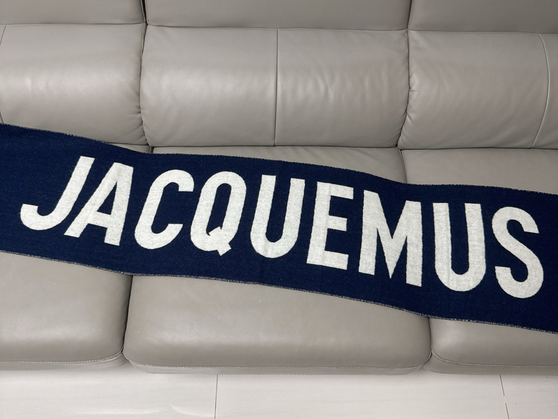 🆕JACQUEMUS双面围巾❗今年真的被疯狂种草 今年冬天就非宠这条 好看的要疯掉了，太有型太有魅力了❗