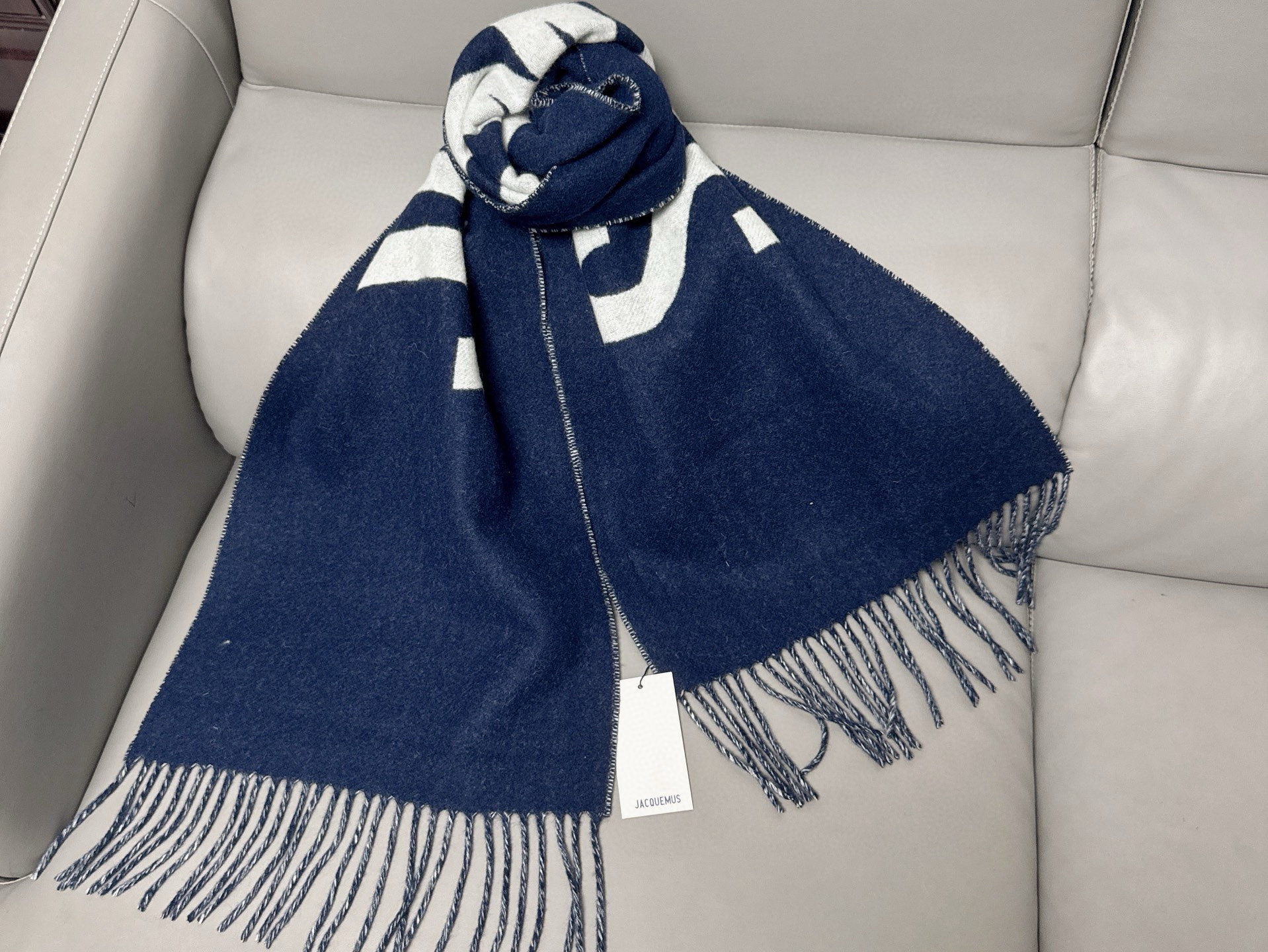 🆕JACQUEMUS双面围巾❗今年真的被疯狂种草 今年冬天就非宠这条 好看的要疯掉了，太有型太有魅力了❗