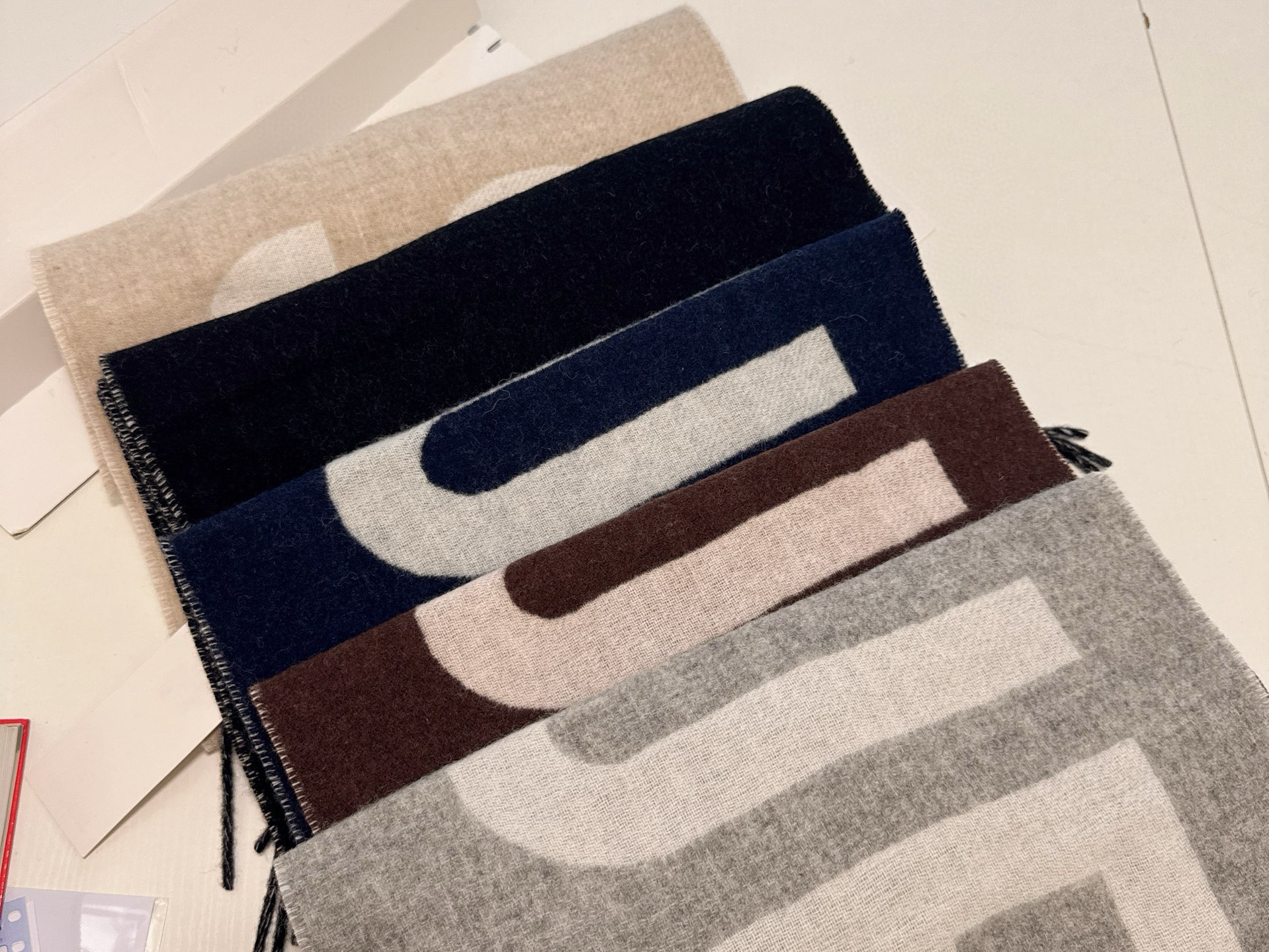 🆕JACQUEMUS双面围巾❗今年真的被疯狂种草 今年冬天就非宠这条 好看的要疯掉了，太有型太有魅力了❗