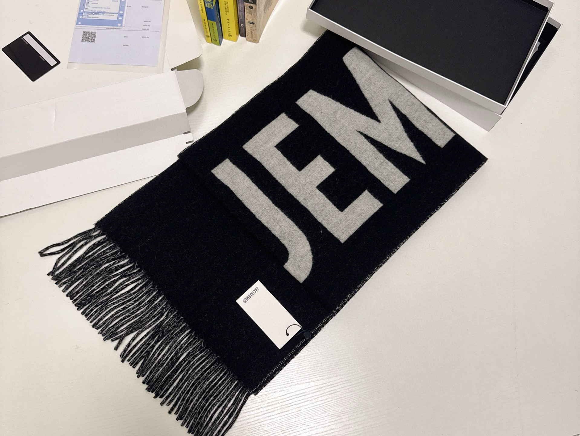 🆕JACQUEMUS双面围巾❗今年真的被疯狂种草 今年冬天就非宠这条 好看的要疯掉了，太有型太有魅力了❗