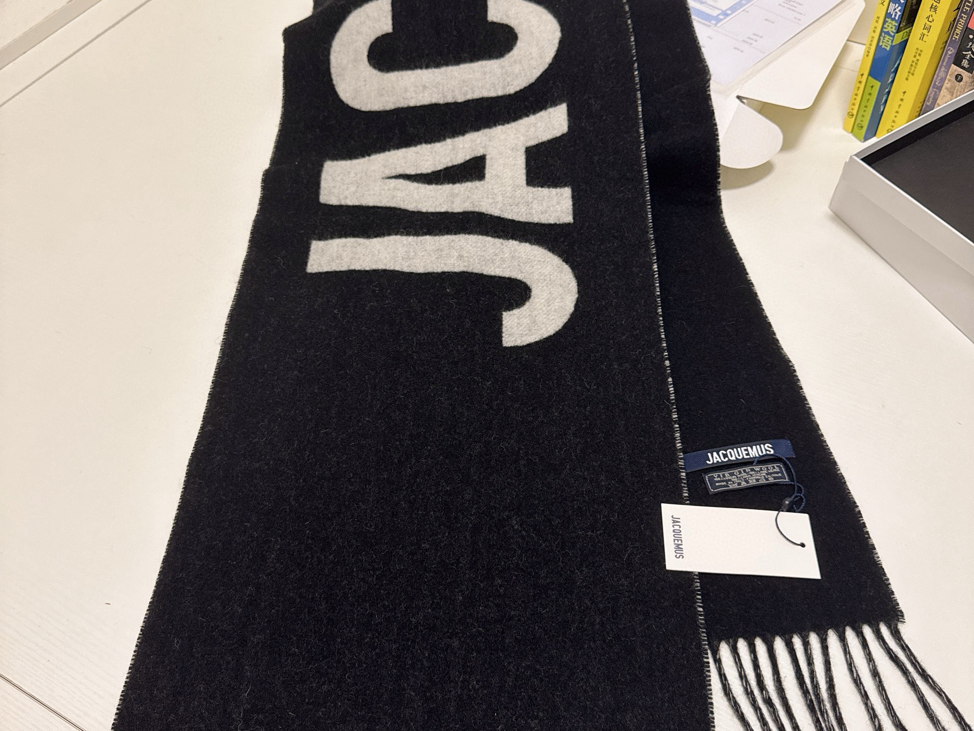 🆕JACQUEMUS双面围巾❗今年真的被疯狂种草 今年冬天就非宠这条 好看的要疯掉了，太有型太有魅力了❗
