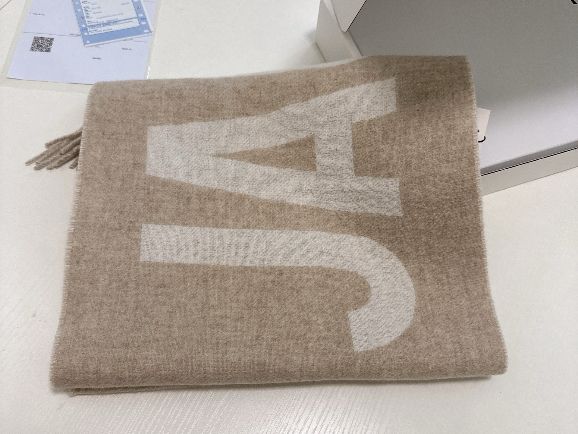 🆕JACQUEMUS双面围巾❗今年真的被疯狂种草 今年冬天就非宠这条 好看的要疯掉了，太有型太有魅力了❗