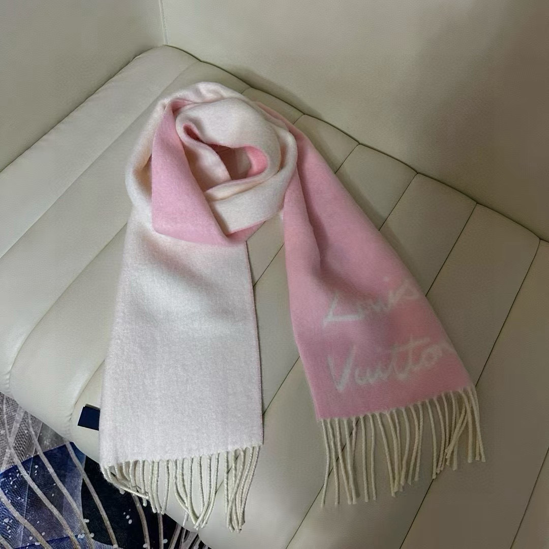 🆕大驴家24年最美的围巾没有之一，独家首发，Fluffygram 围巾取材羊驼毛和绵羊毛混纺，以拉绒处理